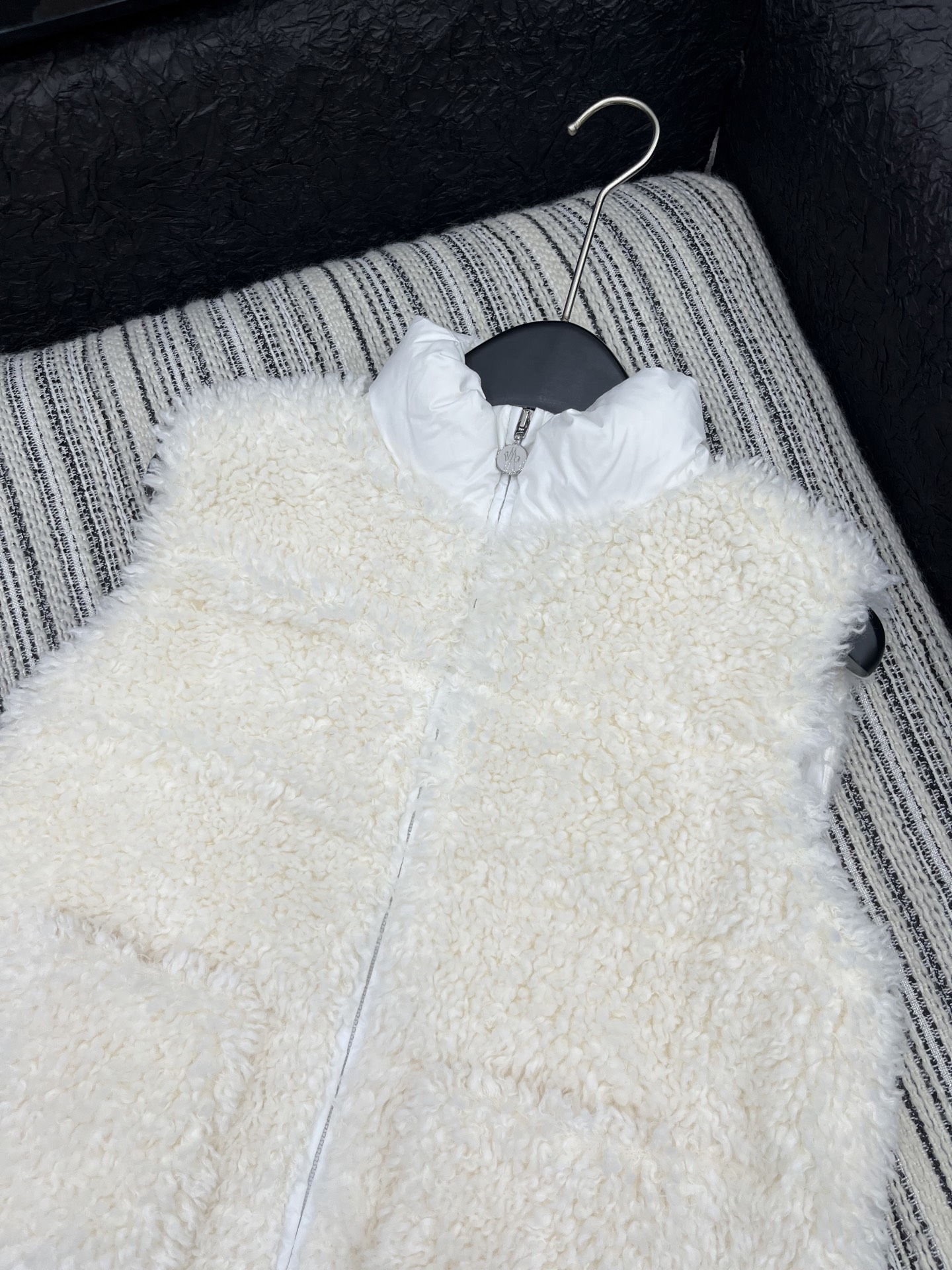 🛒𝐍𝐄𝐖 · 𝟐𝟎𝟐5/爆款现货

【原版定制】Mon*｜25秋冬泰迪毛毛拼接羽绒马甲外套
代购爆款本季