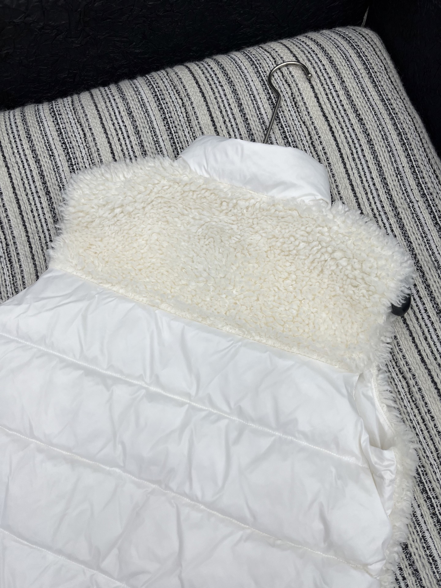🛒𝐍𝐄𝐖 · 𝟐𝟎𝟐5/爆款现货

【原版定制】Mon*｜25秋冬泰迪毛毛拼接羽绒马甲外套
代购爆款本季