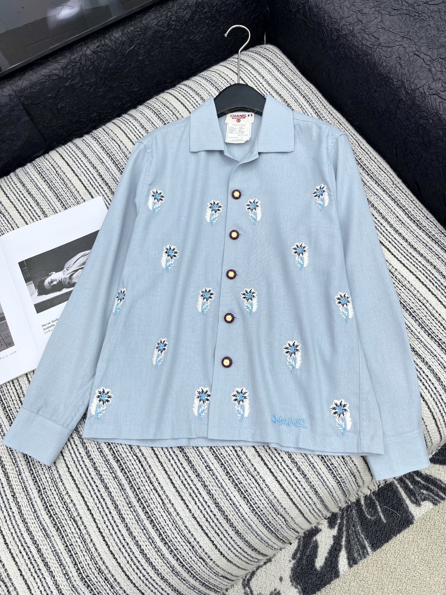 Chemise Chanel à Manches Longues avec Broderies Florales Bleu Ciel