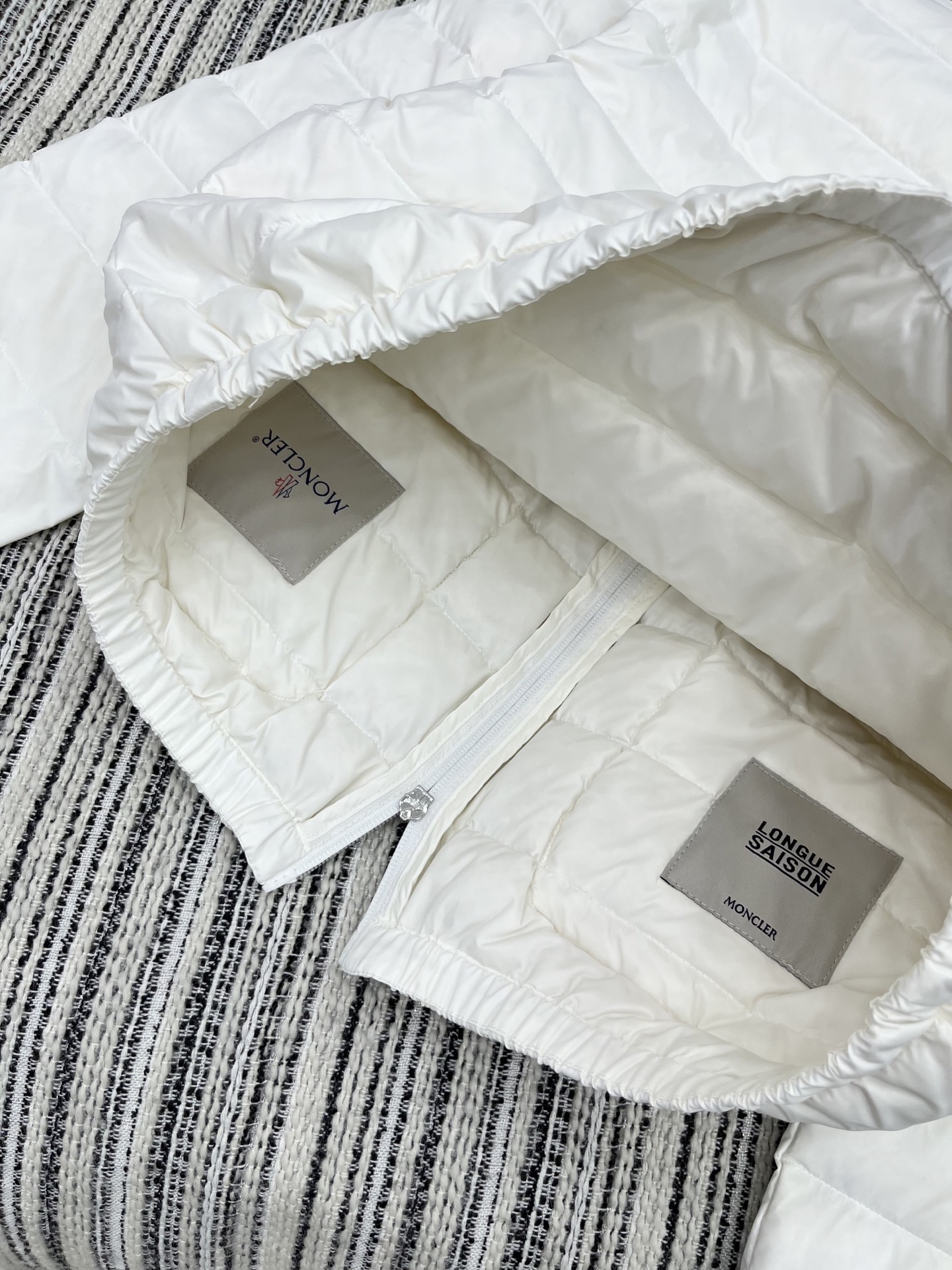 🛒𝐍𝐄𝐖 · 𝟐𝟎𝟐5/爆款现货

原单品质  Mon*｜25秋冬新品
代购爆款本季最好看的一款羽绒服外
