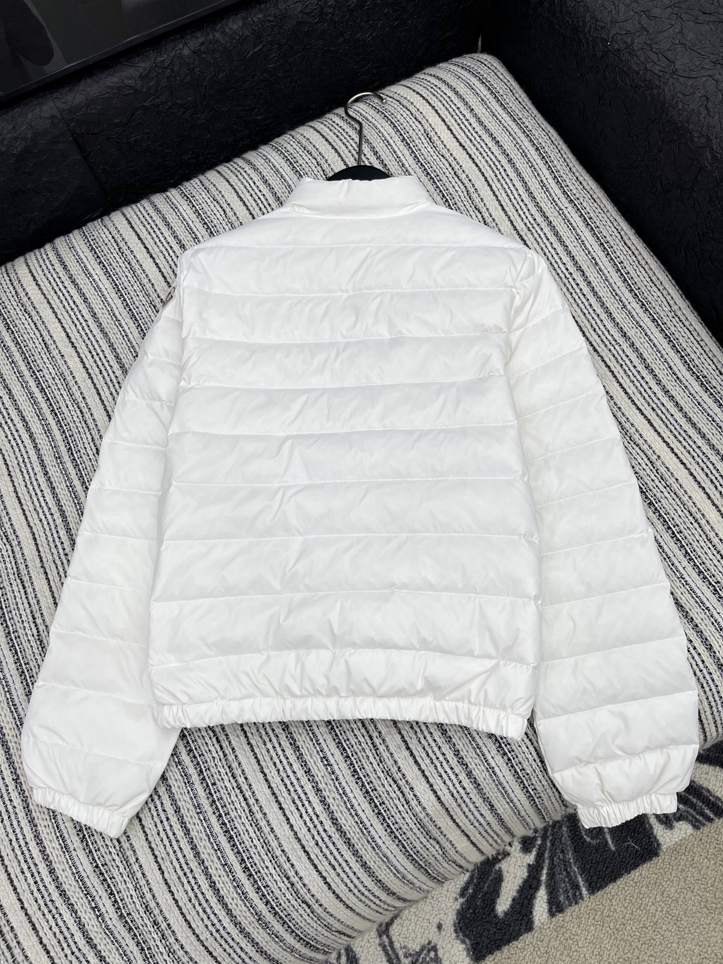 🛒𝐍𝐄𝐖 · 𝟐𝟎𝟐5/爆款现货

原单品质  Mon*｜25秋冬新品
代购爆款本季最好看的一款羽绒服外