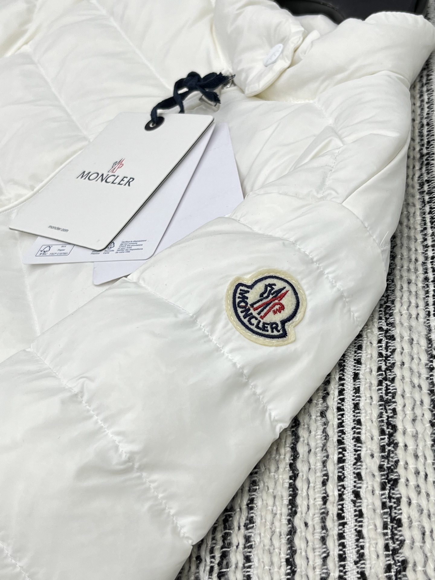 🛒𝐍𝐄𝐖 · 𝟐𝟎𝟐5/爆款现货

原单品质  Mon*｜25秋冬新品
代购爆款本季最好看的一款羽绒服外