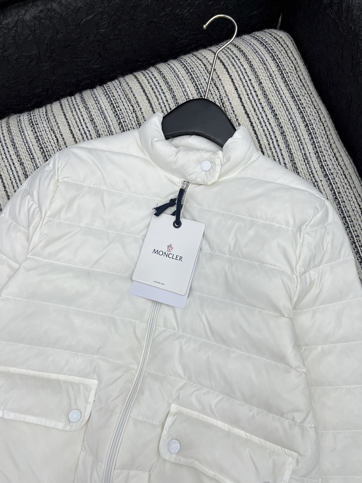 🛒𝐍𝐄𝐖 · 𝟐𝟎𝟐5/爆款现货

原单品质  Mon*｜25秋冬新品
代购爆款本季最好看的一款羽绒服外