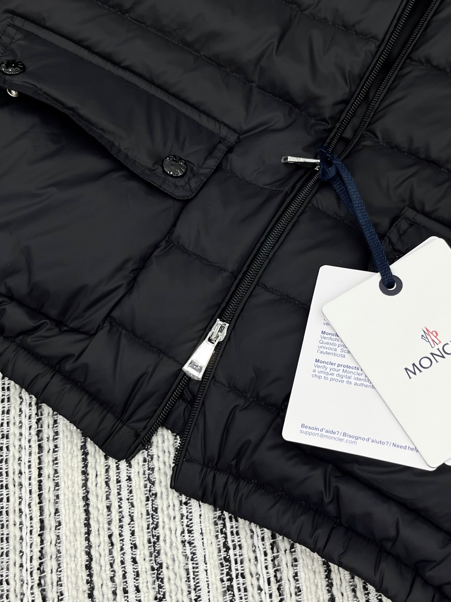 🛒𝐍𝐄𝐖 · 𝟐𝟎𝟐5/爆款现货

原单品质  Mon*｜25秋冬新品
代购爆款本季最好看的一款羽绒服外