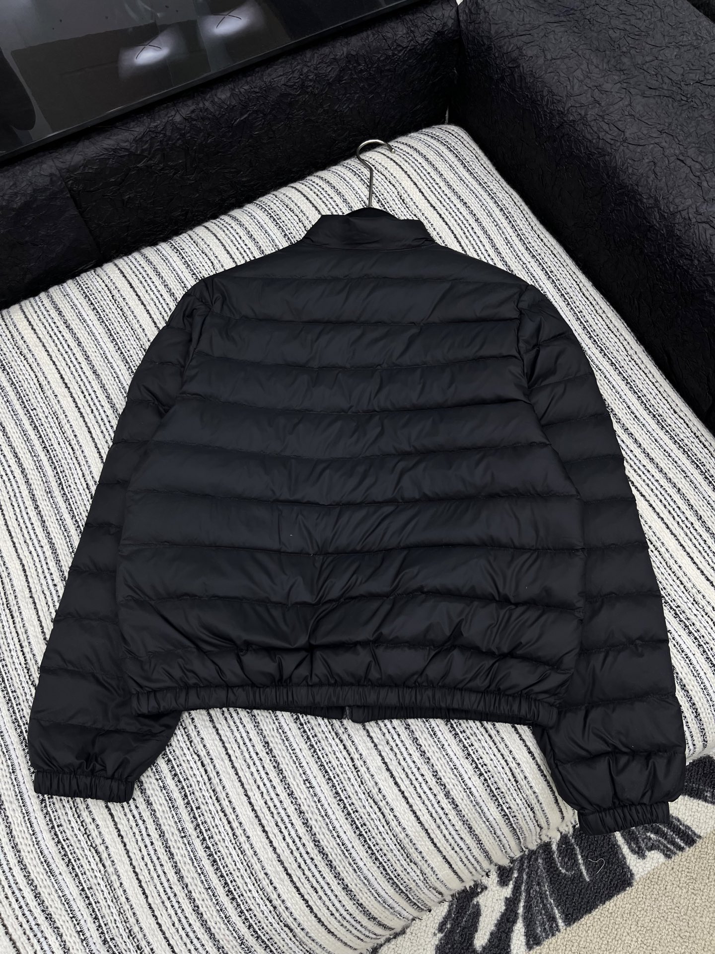 🛒𝐍𝐄𝐖 · 𝟐𝟎𝟐5/爆款现货

原单品质  Mon*｜25秋冬新品
代购爆款本季最好看的一款羽绒服外