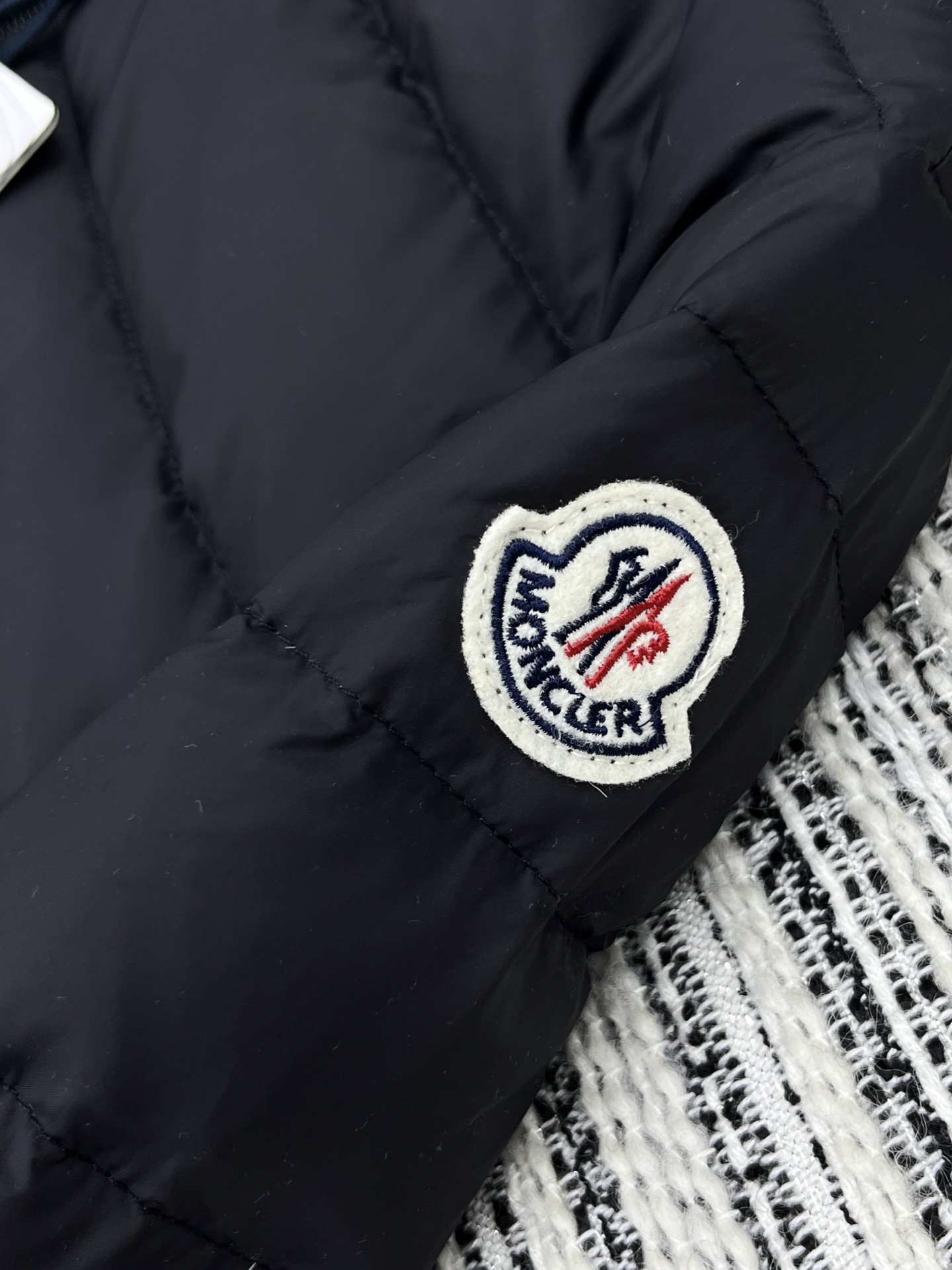 🛒𝐍𝐄𝐖 · 𝟐𝟎𝟐5/爆款现货

原单品质  Mon*｜25秋冬新品
代购爆款本季最好看的一款羽绒服外