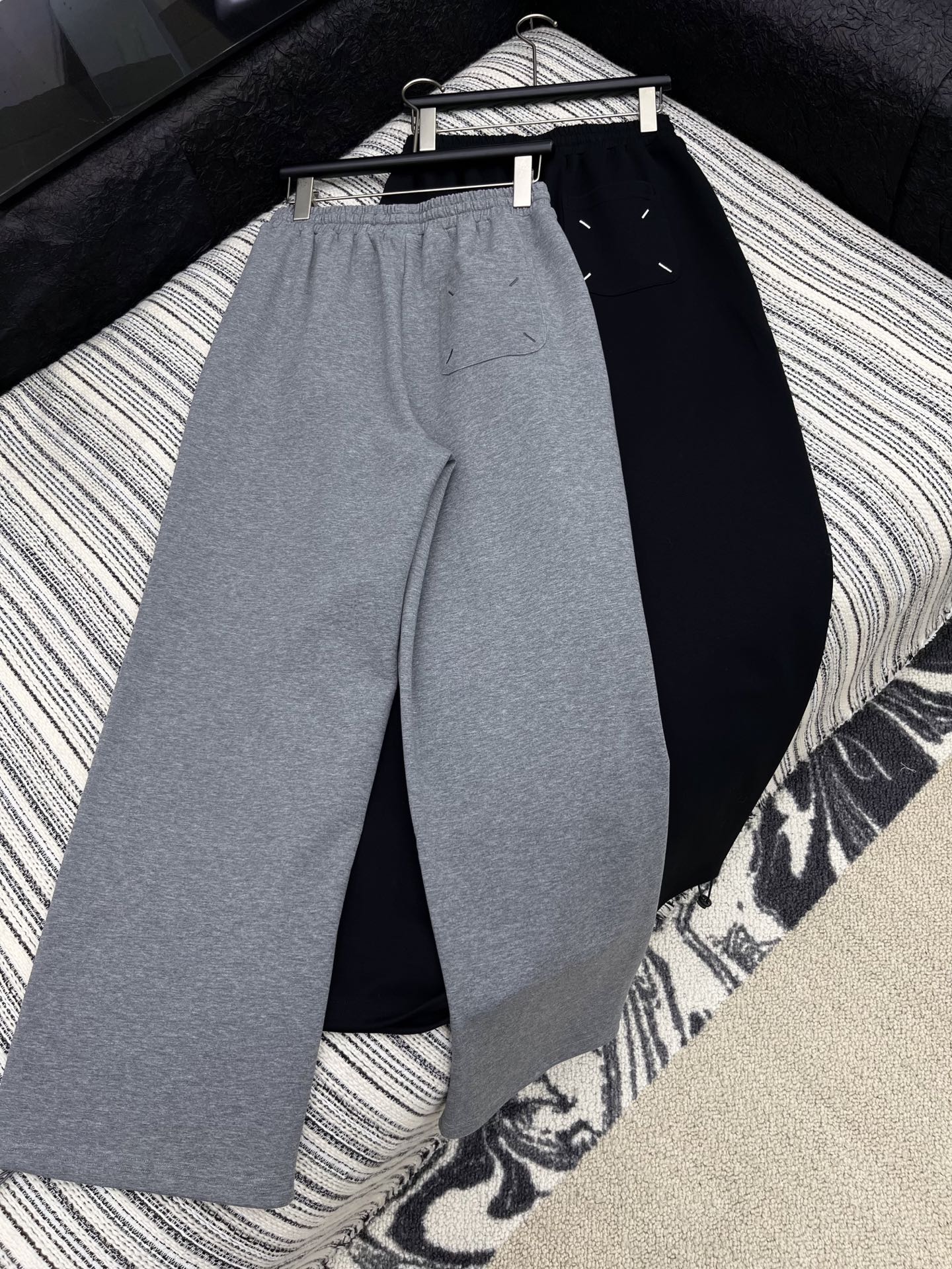“2025 Women’s Suit Package: MM6 3D Tape Sports Leisure Pants Review” - 图片 3