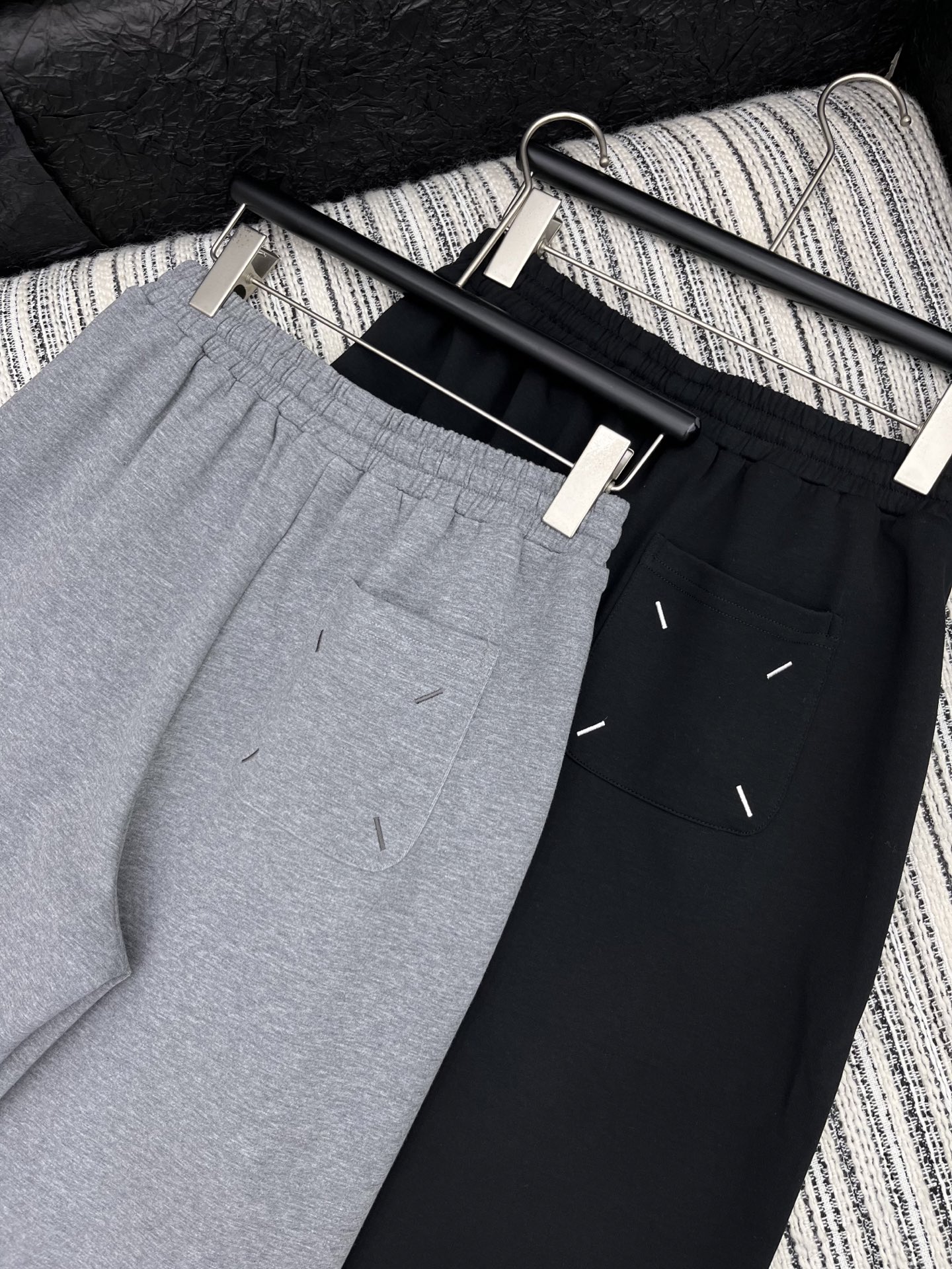 “2025 Women’s Suit Package: MM6 3D Tape Sports Leisure Pants Review” - 图片 4