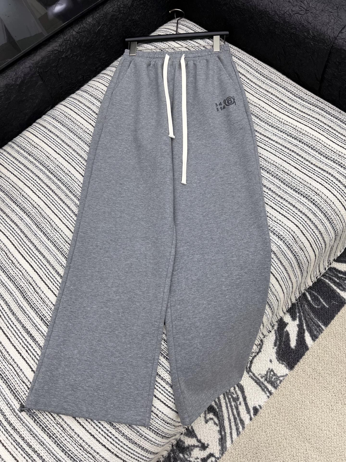 “2025 Women’s Suit Package: MM6 3D Tape Sports Leisure Pants Review” - 图片 6