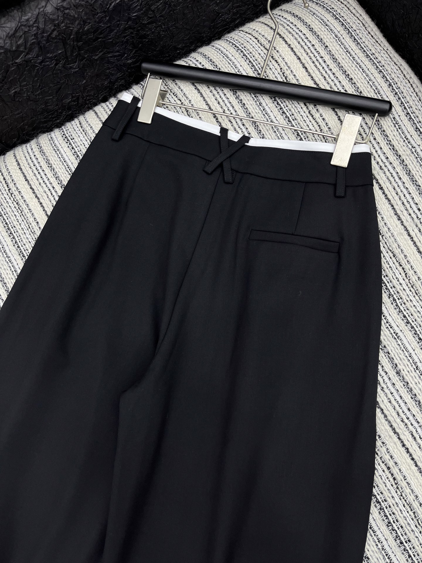 “2025 Female Suit with Dustproof Bags: High-Quality Crafted Design in Black Gray” - 图片 6
