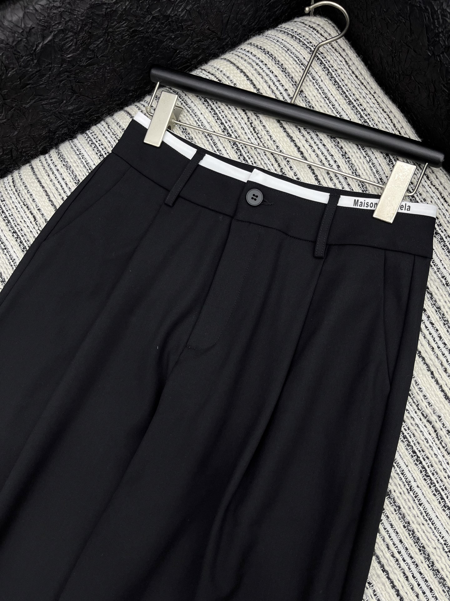 “2025 Female Suit with Dustproof Bags: High-Quality Crafted Design in Black Gray” - 图片 2