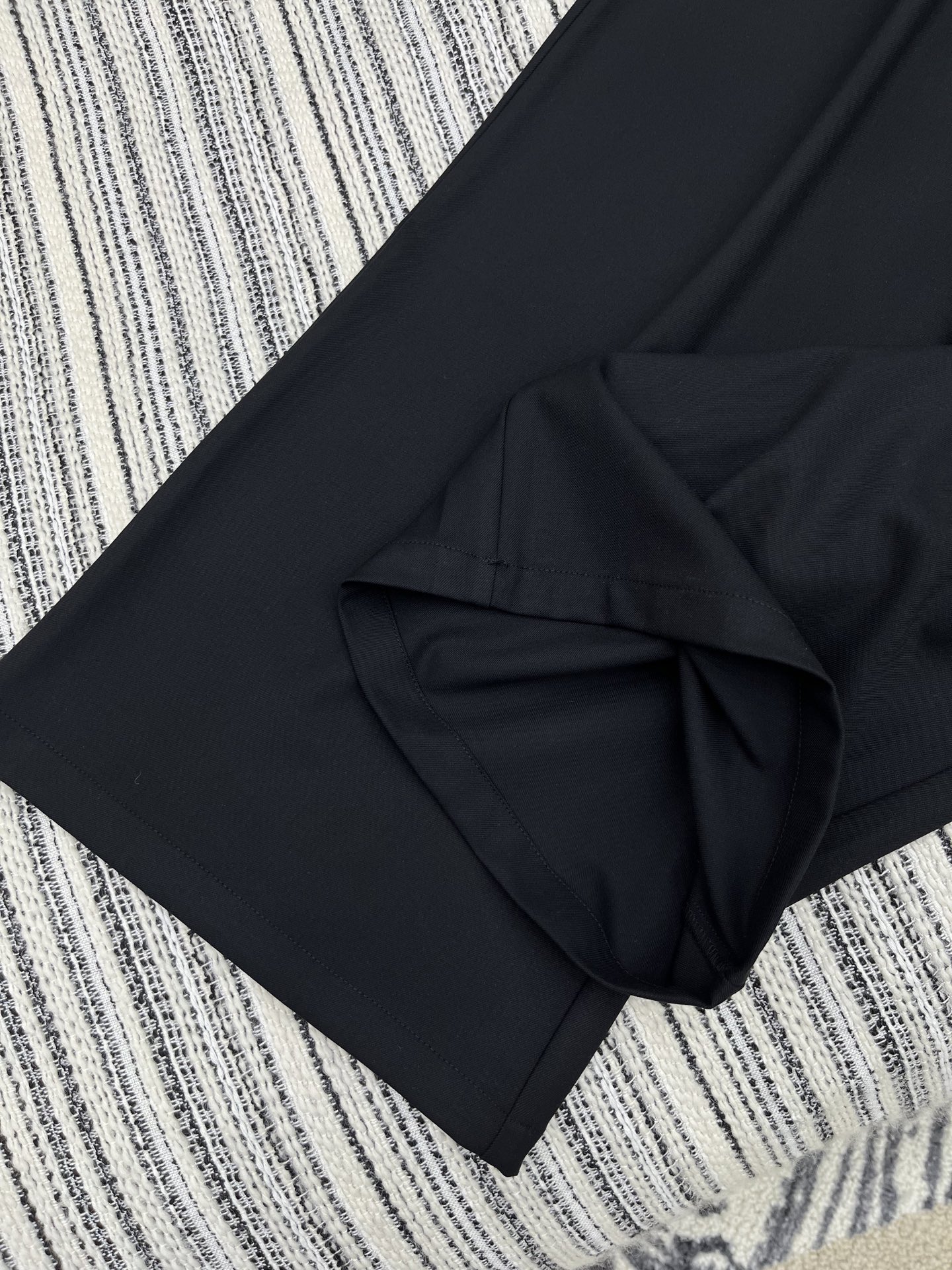 “2025 Female Suit with Dustproof Bags: High-Quality Crafted Design in Black Gray” - 图片 4