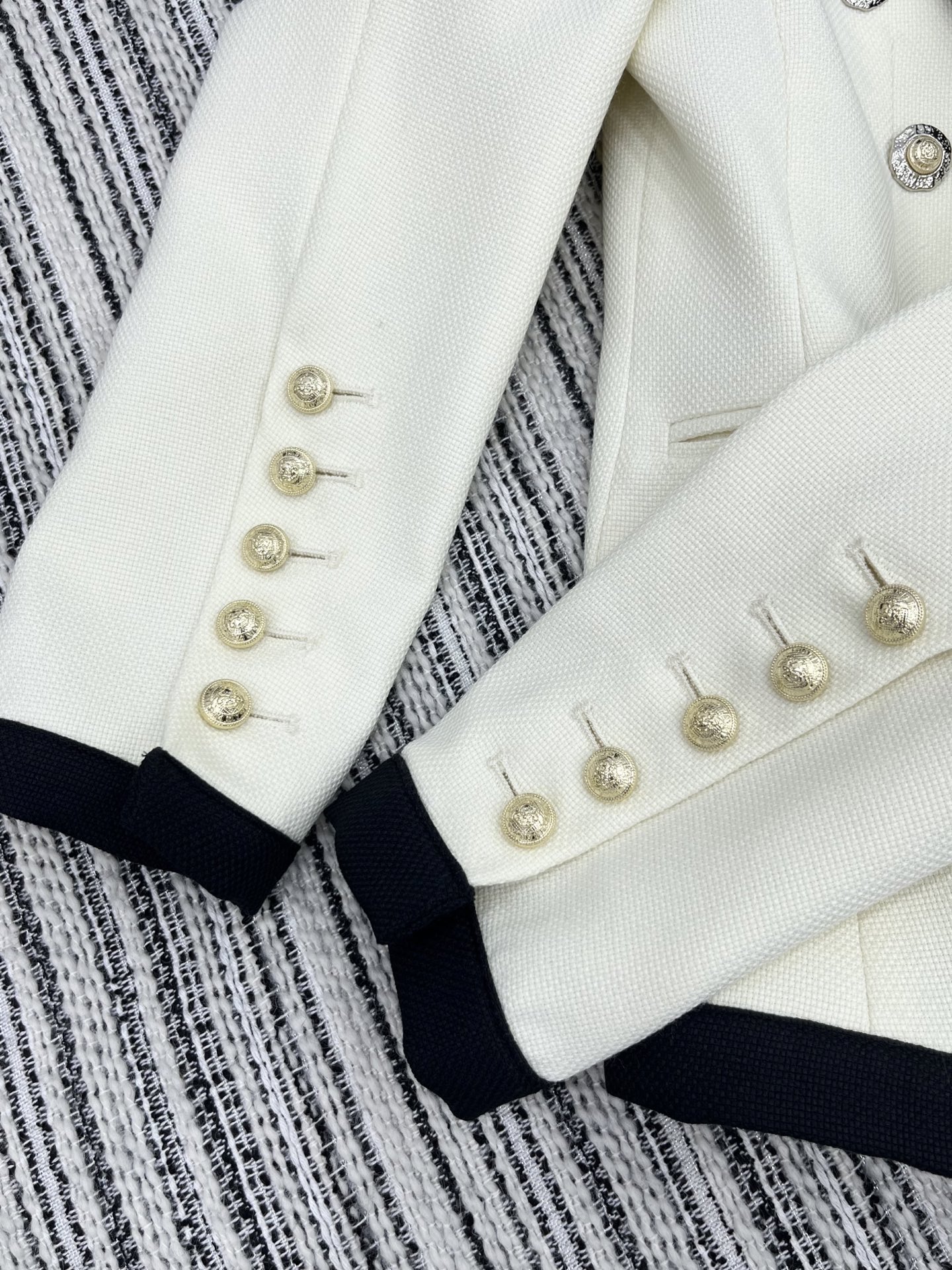 “2025 Women’s Suit: Classic Style, Tailored Fit, Beige Color Options” - 图片 5