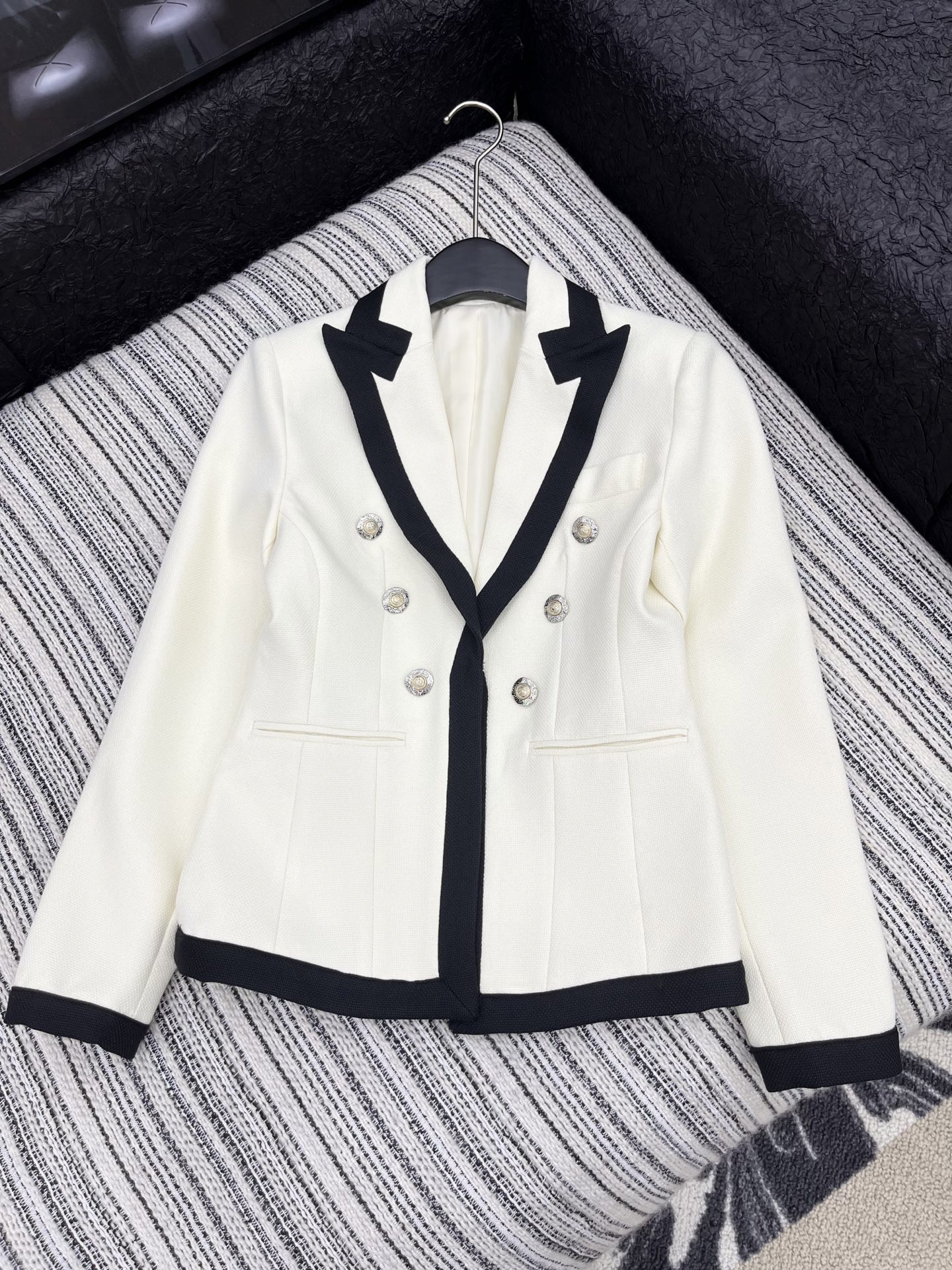 “2025 Women’s Suit: Classic Style, Tailored Fit, Beige Color Options” - 图片 1