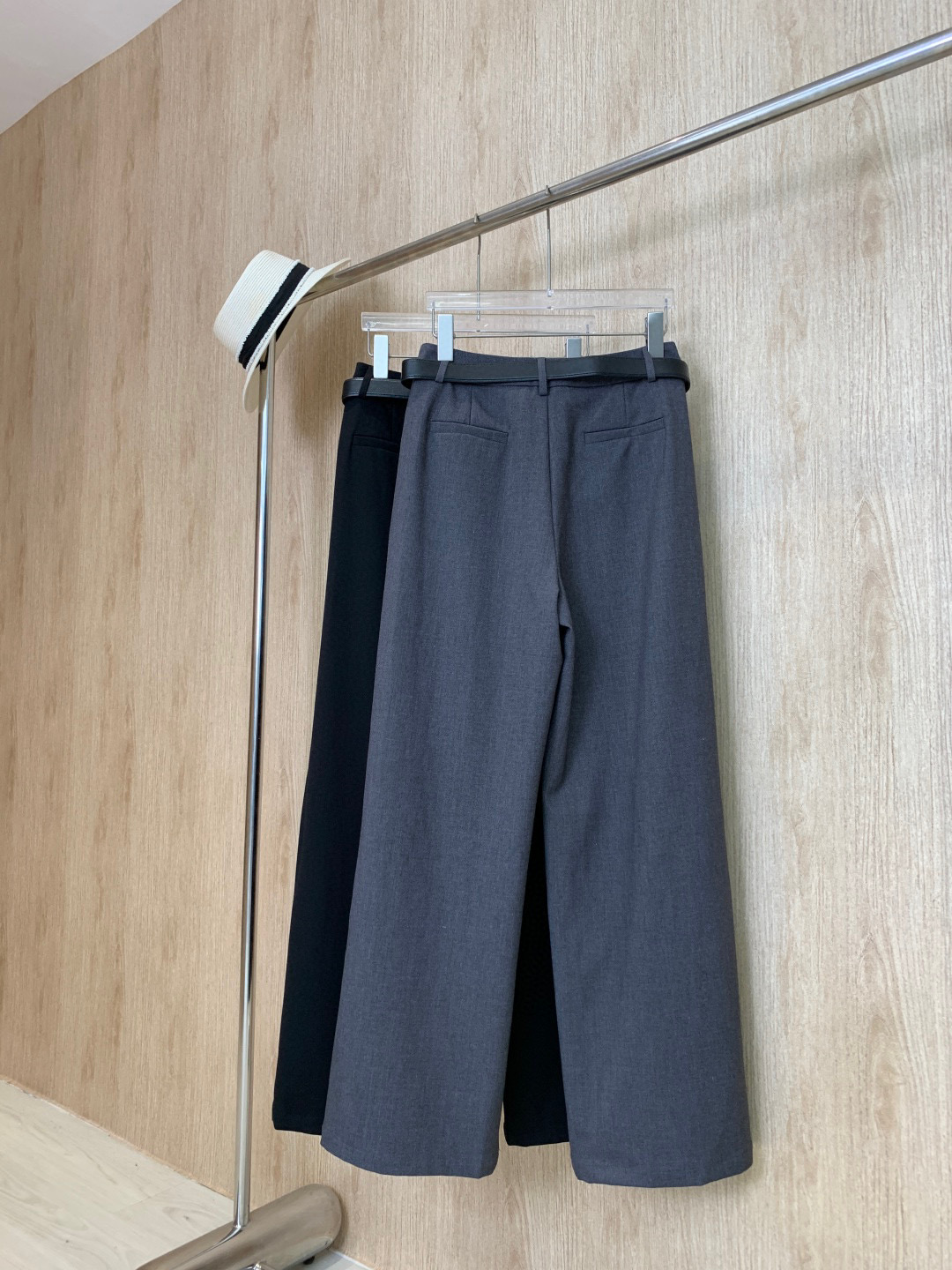 “High-Quality MM6 Leisure Pants for Women 2025: Black Gray, Custom Salad Lines, Visual, Sweat Fabric” - 图片 2
