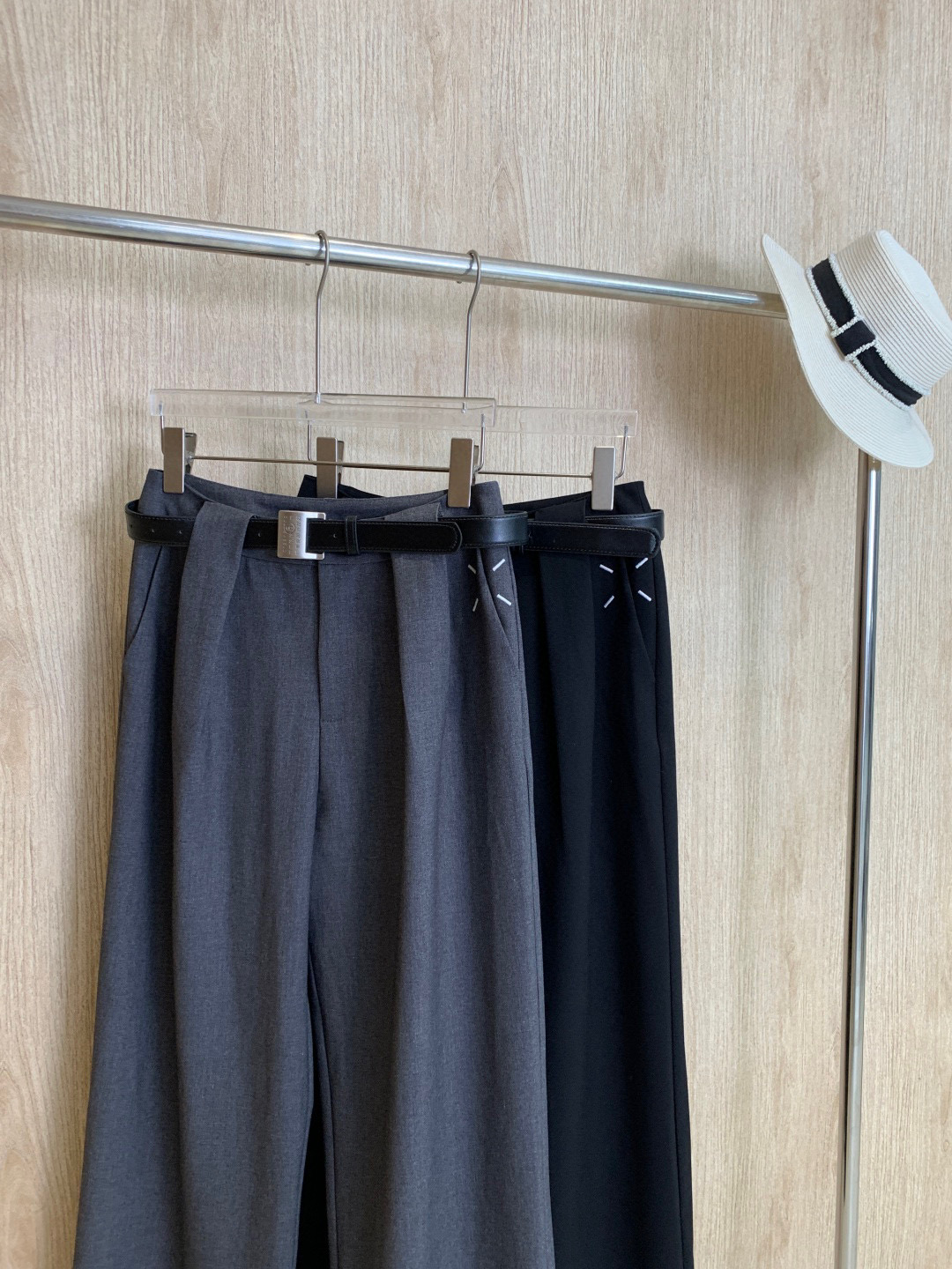 “High-Quality MM6 Leisure Pants for Women 2025: Black Gray, Custom Salad Lines, Visual, Sweat Fabric” - 图片 5