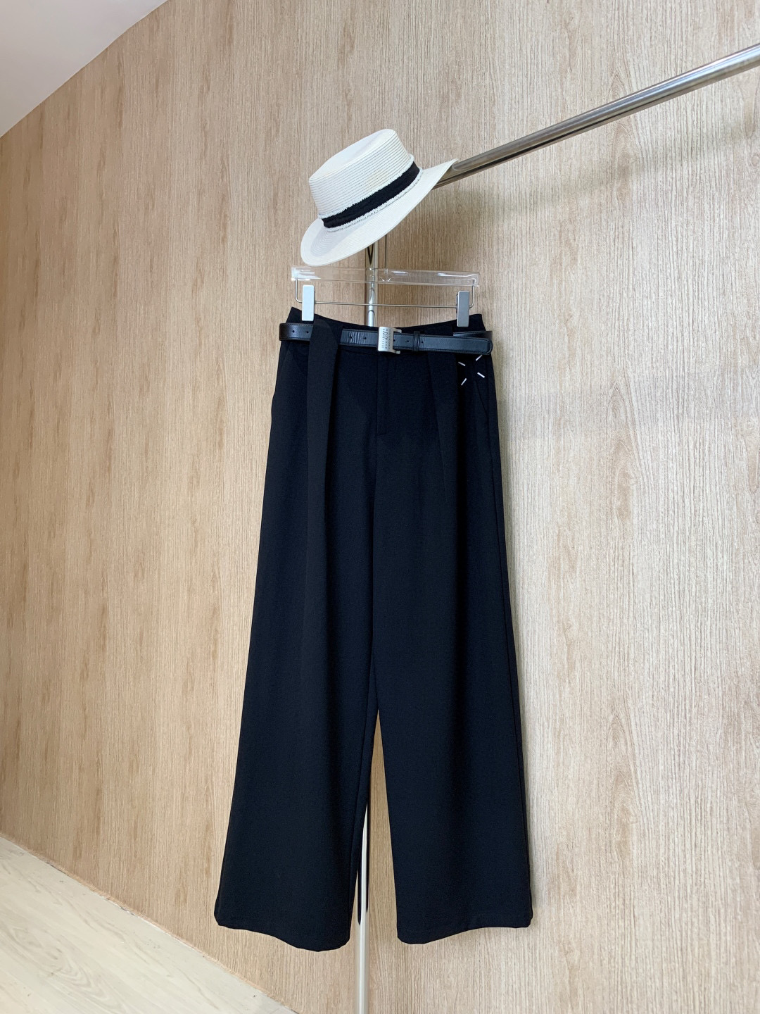 “High-Quality MM6 Leisure Pants for Women 2025: Black Gray, Custom Salad Lines, Visual, Sweat Fabric” - 图片 4