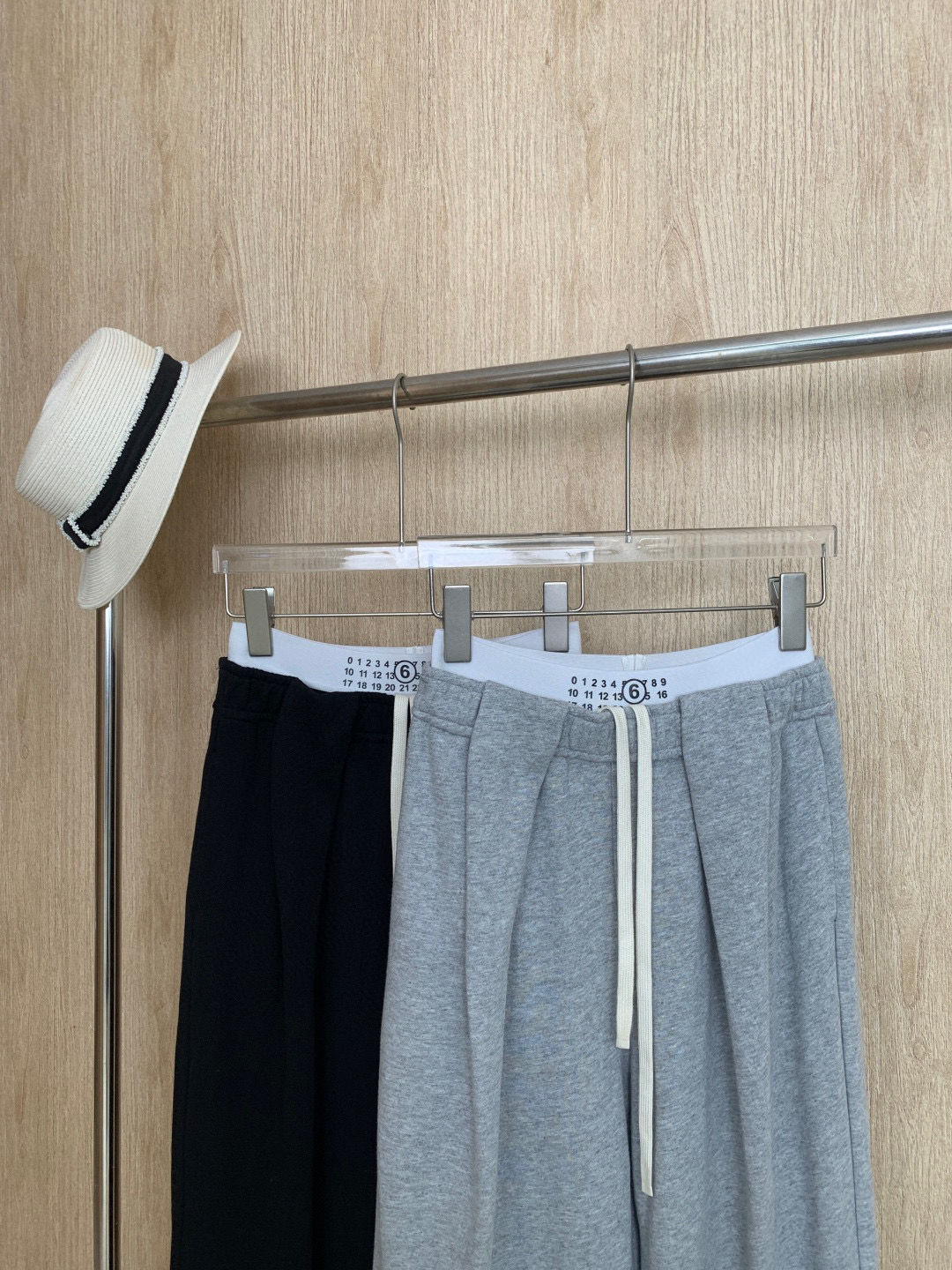 “2025 Single-Rate Female Suit: High-Quality Custom Fabric, Sporty Design, Black Ash, Sizes S M L” - 图片 5