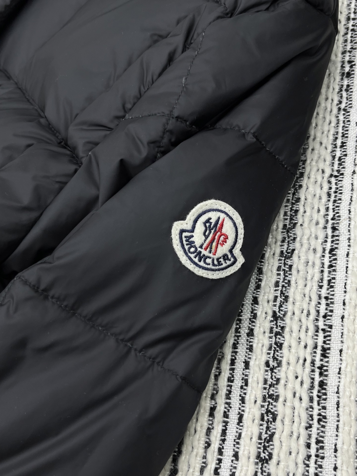 🛒𝐍𝐄𝐖 · 𝟐𝟎𝟐5/爆款现货

原单品质  Mon*｜25秋冬新品
代购爆款本季最好看的一款羽绒服外