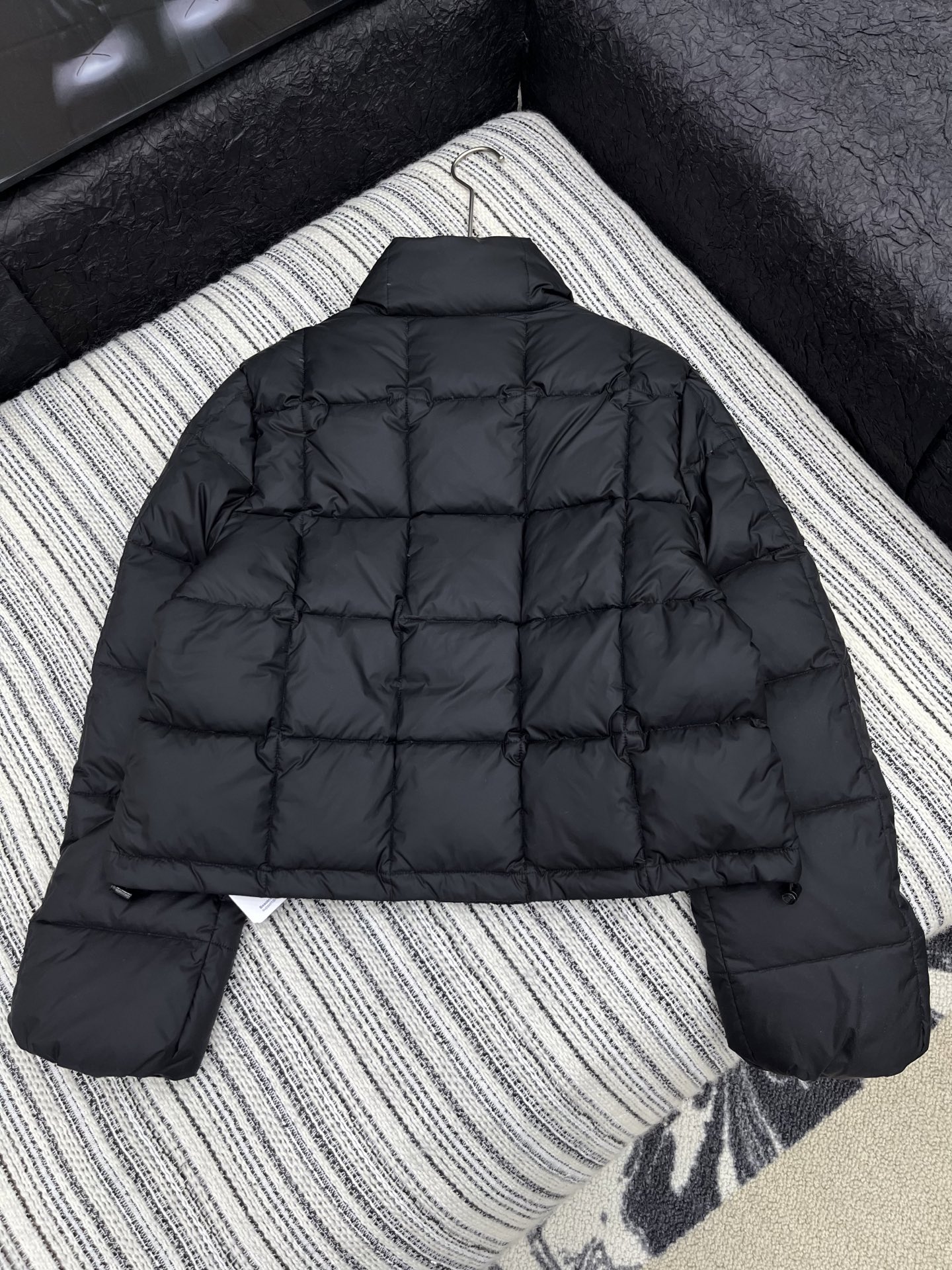 🛒𝐍𝐄𝐖 · 𝟐𝟎𝟐5/爆款现货

原单品质  Mon*｜25秋冬新品
代购爆款本季最好看的一款羽绒服外