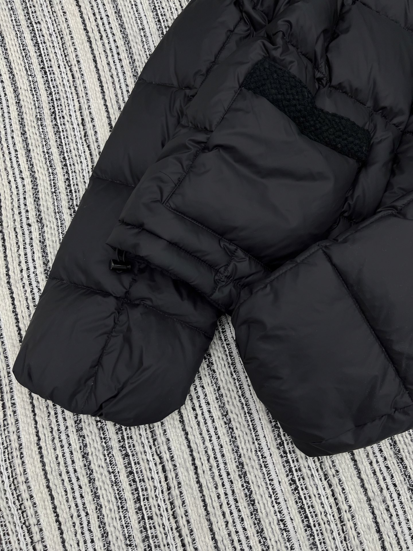 🛒𝐍𝐄𝐖 · 𝟐𝟎𝟐5/爆款现货

原单品质  Mon*｜25秋冬新品
代购爆款本季最好看的一款羽绒服外