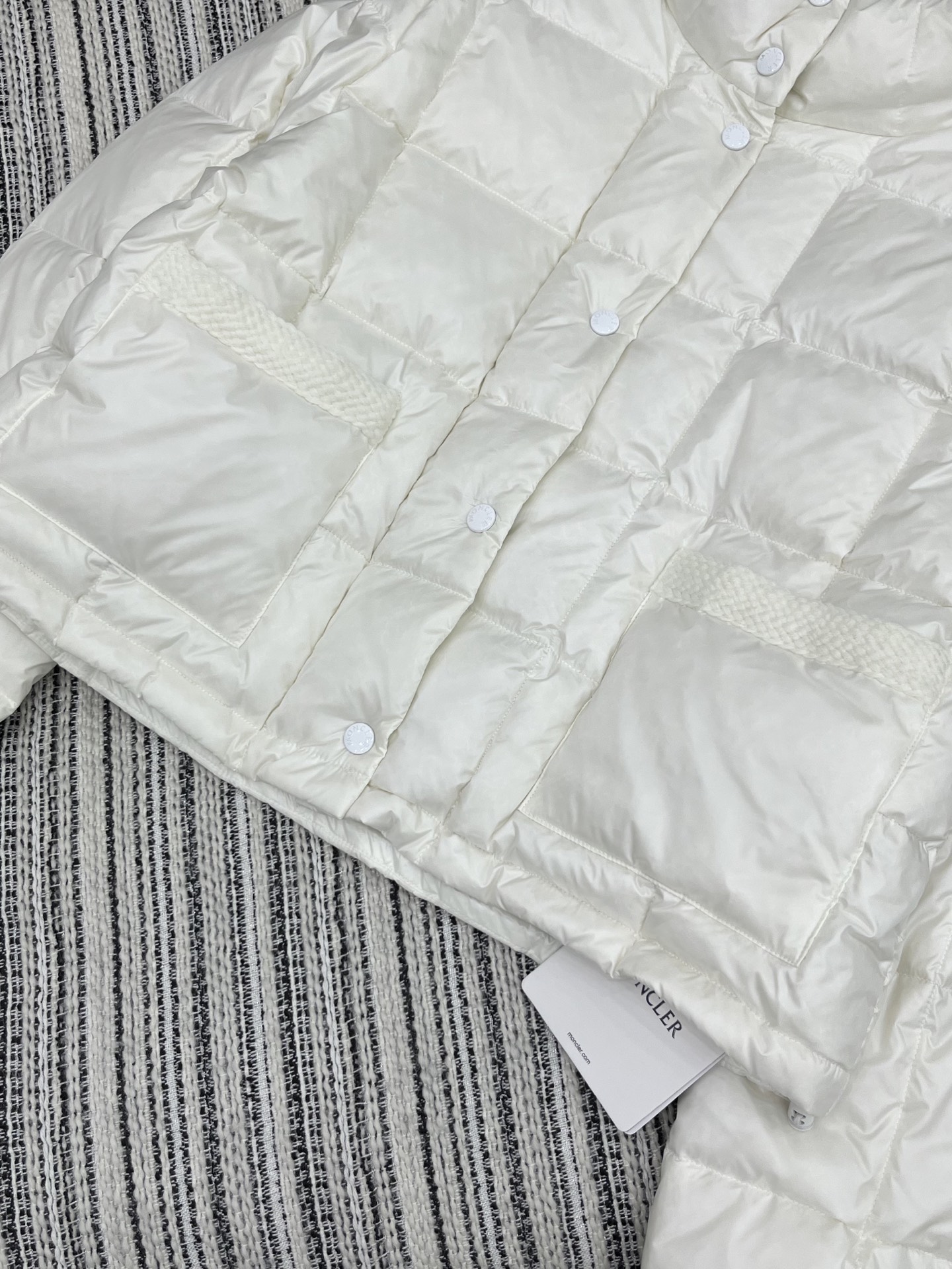 🛒𝐍𝐄𝐖 · 𝟐𝟎𝟐5/爆款现货

原单品质  Mon*｜25秋冬新品
代购爆款本季最好看的一款羽绒服外