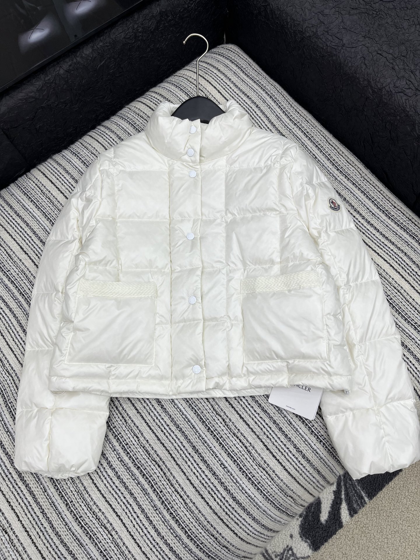 🛒𝐍𝐄𝐖 · 𝟐𝟎𝟐5/爆款现货

原单品质  Mon*｜25秋冬新品
代购爆款本季最好看的一款羽绒服外