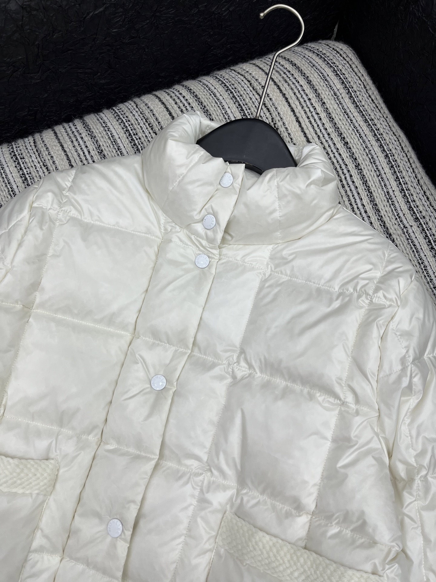 🛒𝐍𝐄𝐖 · 𝟐𝟎𝟐5/爆款现货

原单品质  Mon*｜25秋冬新品
代购爆款本季最好看的一款羽绒服外