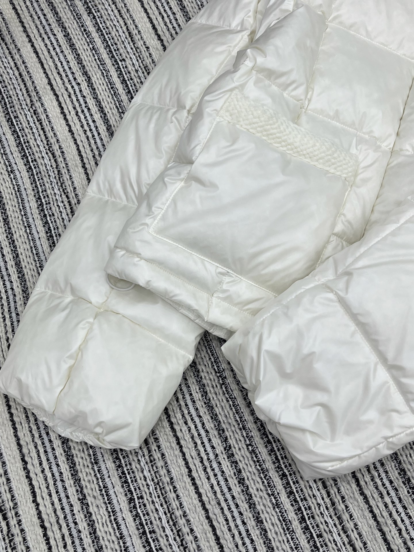 🛒𝐍𝐄𝐖 · 𝟐𝟎𝟐5/爆款现货

原单品质  Mon*｜25秋冬新品
代购爆款本季最好看的一款羽绒服外