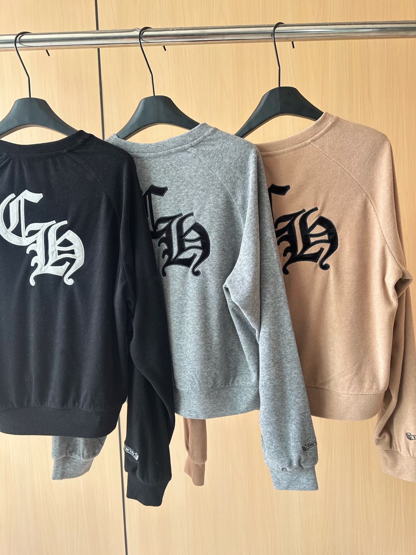 🛒𝐍𝐄𝐖 · 𝟐𝟎𝟐5/爆款现货原单品质  设计师原创｜25早秋新品套装！高端定制圆领卫衣，搭配松紧腰长