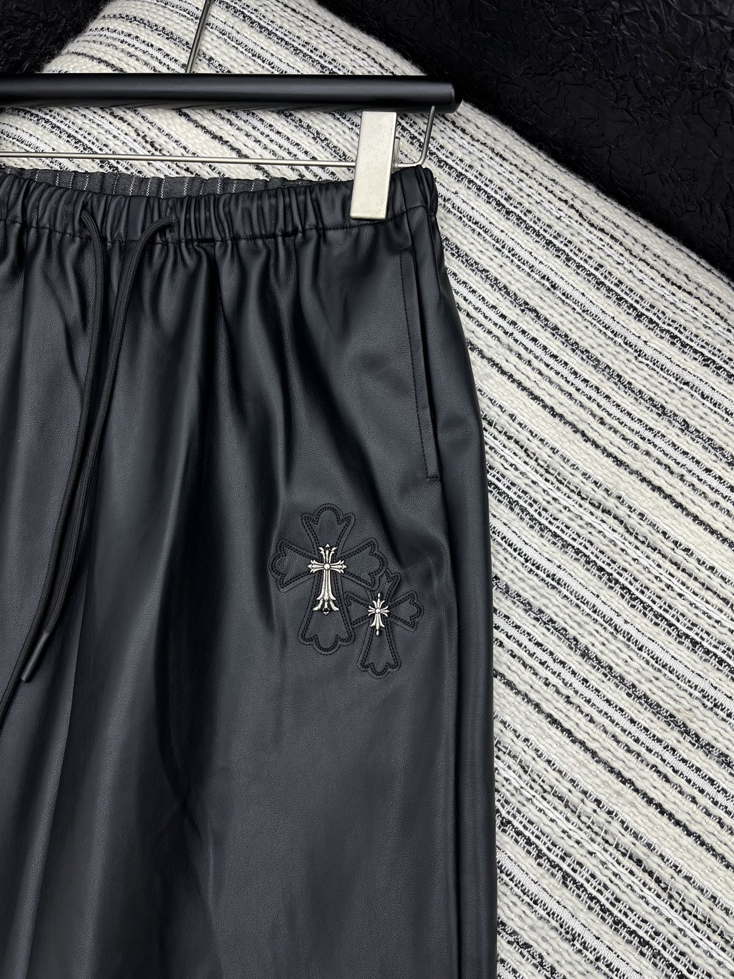 “2025 New Single-Rate Female Suit: Stylish, Sophisticated, and Customizable All-Season Wear” - 图片 3