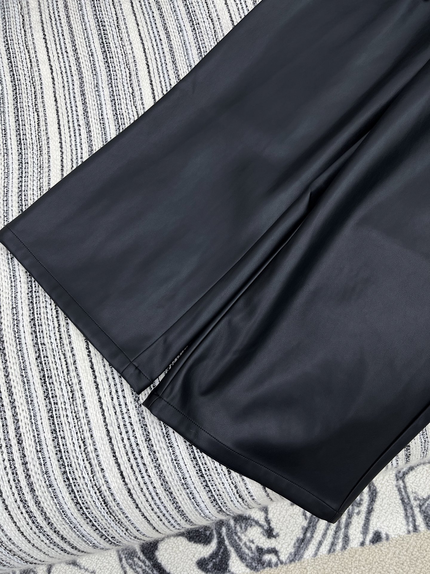 “2025 New Single-Rate Female Suit: Stylish, Sophisticated, and Customizable All-Season Wear” - 图片 4