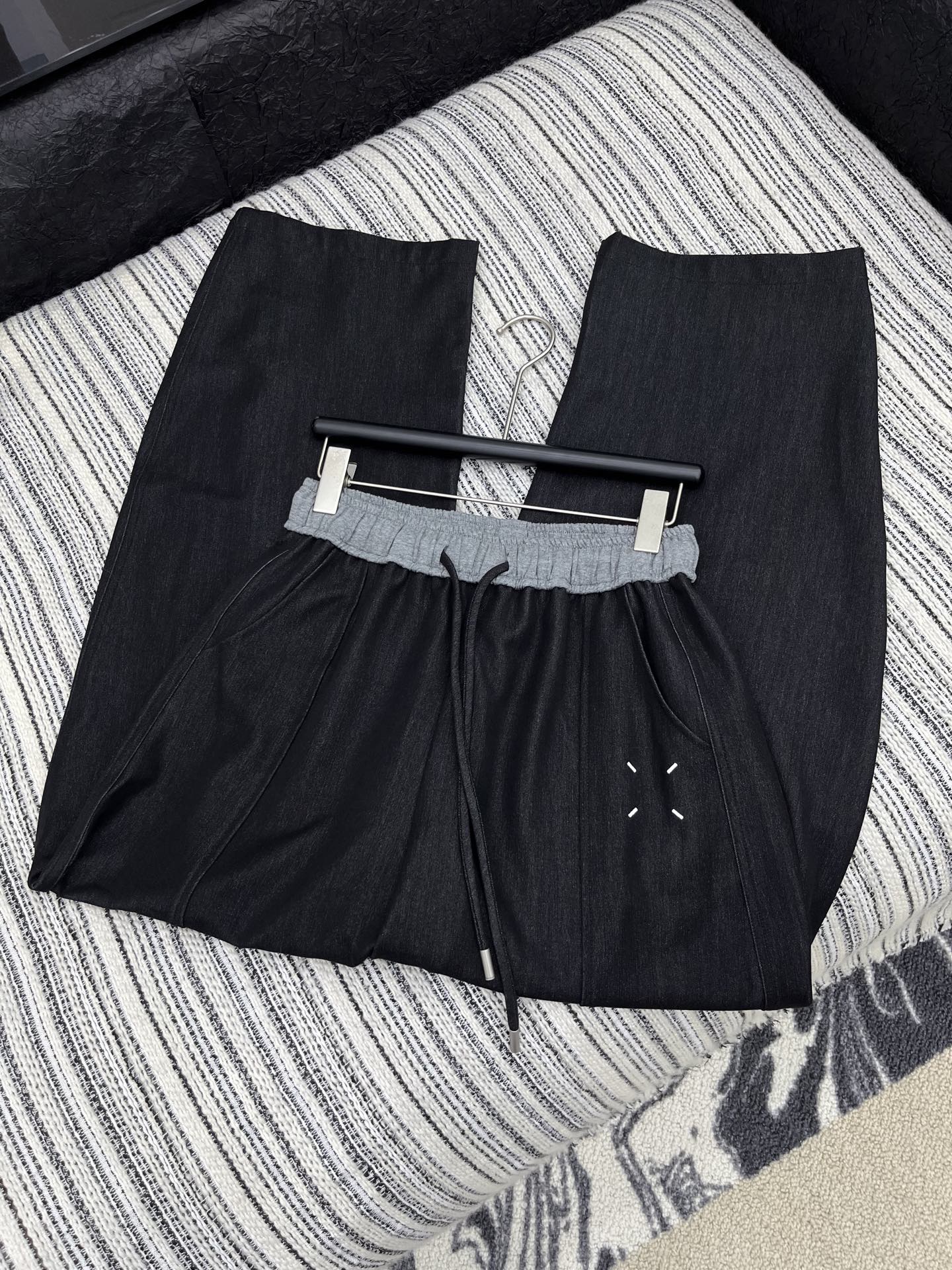 2025 New Female Suit: Single-Rate Sickle Style with Tailor-Made Embroidery - 图片 5