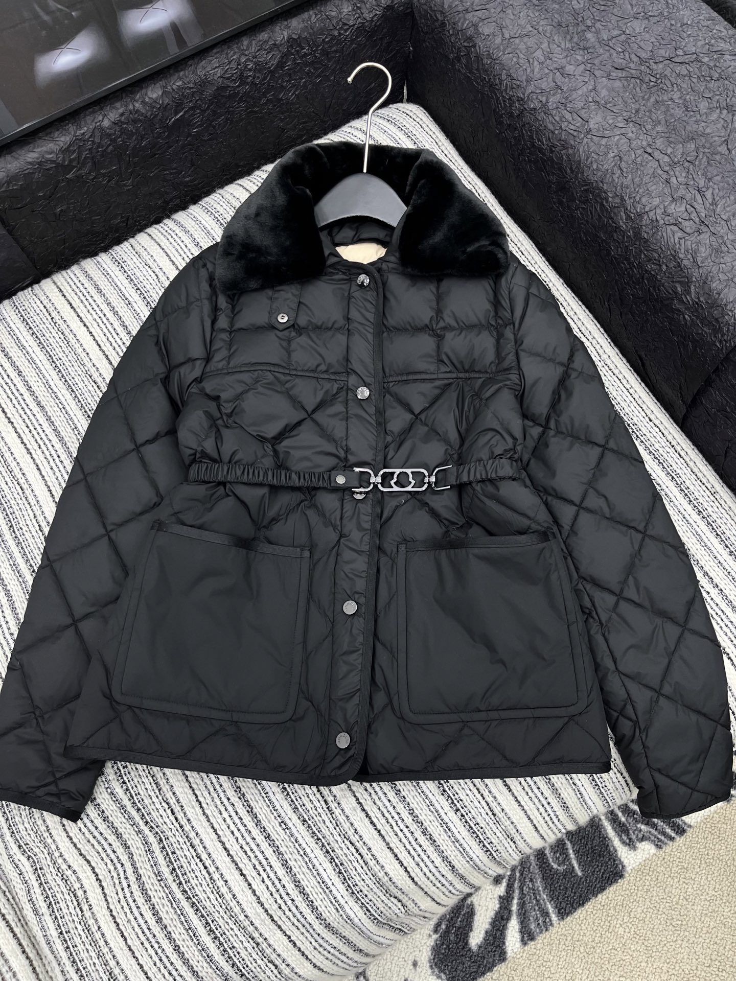 🛒𝐍𝐄𝐖 · 𝟐𝟎𝟐5/爆款现货

原单品质   Mon*｜25秋冬新品【配腰带】
代购爆款本季最好看的