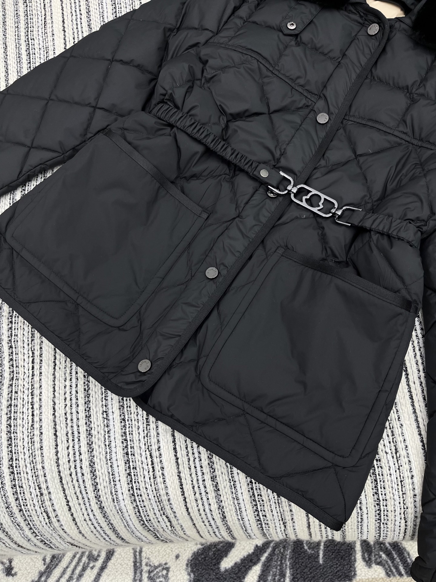 🛒𝐍𝐄𝐖 · 𝟐𝟎𝟐5/爆款现货

原单品质   Mon*｜25秋冬新品【配腰带】
代购爆款本季最好看的