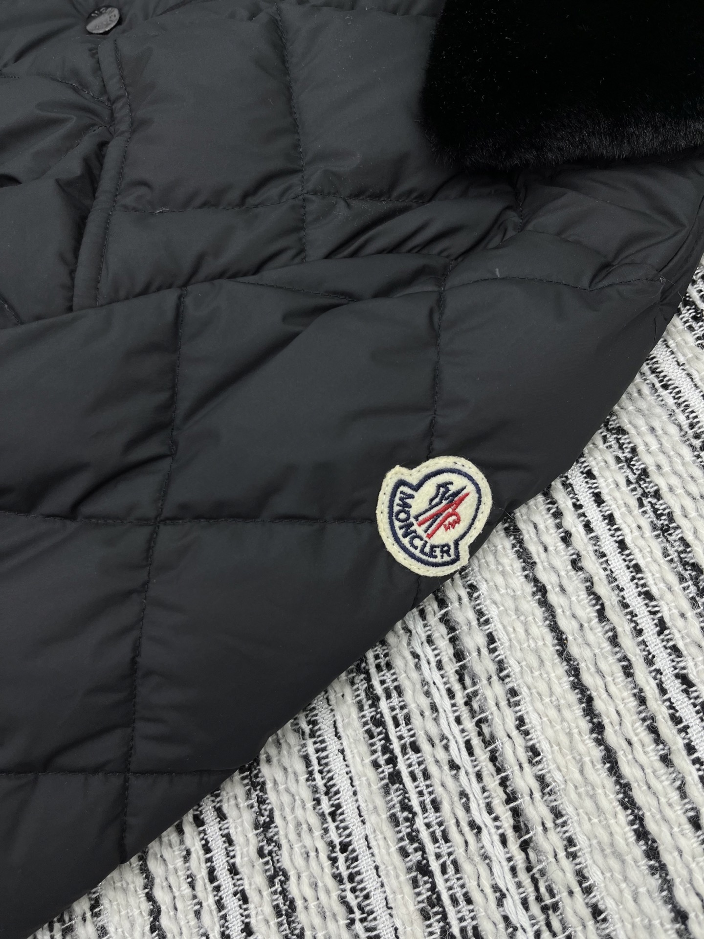 🛒𝐍𝐄𝐖 · 𝟐𝟎𝟐5/爆款现货

原单品质   Mon*｜25秋冬新品【配腰带】
代购爆款本季最好看的