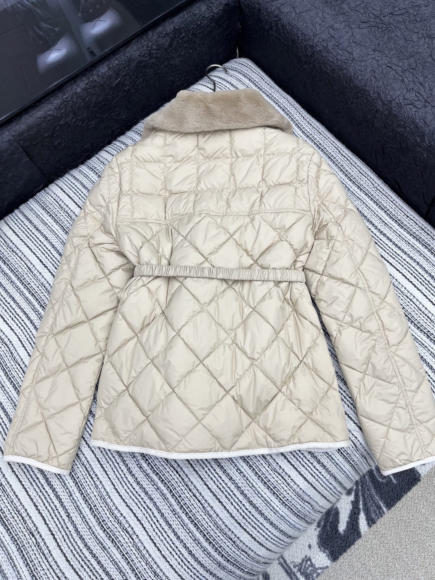 🛒𝐍𝐄𝐖 · 𝟐𝟎𝟐5/爆款现货

原单品质   Mon*｜25秋冬新品【配腰带】
代购爆款本季最好看的
