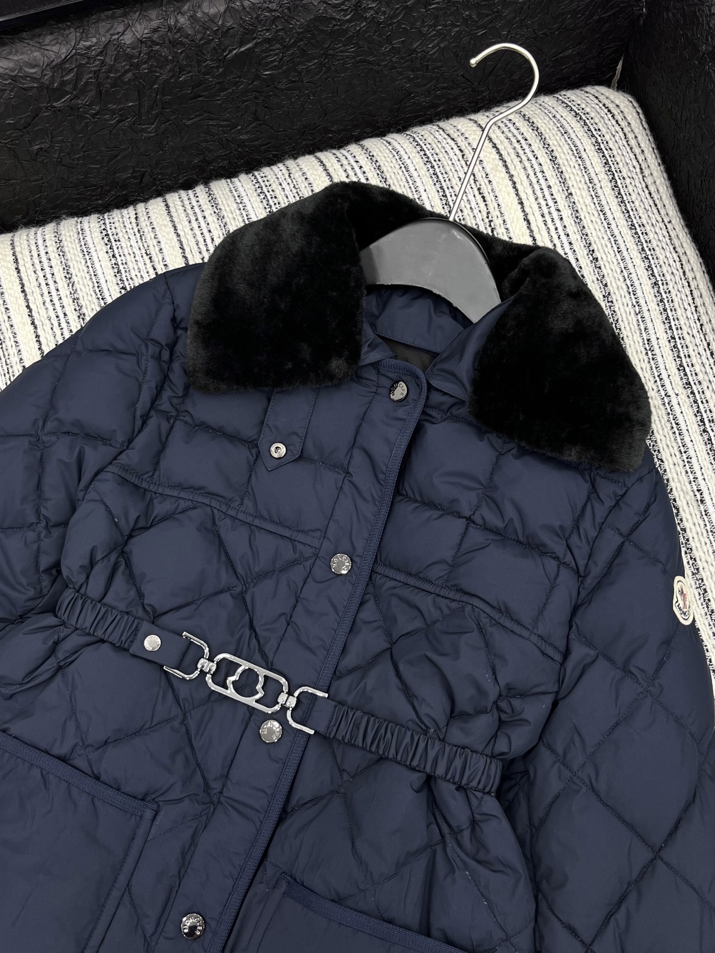 🛒𝐍𝐄𝐖 · 𝟐𝟎𝟐5/爆款现货

原单品质   Mon*｜25秋冬新品【配腰带】
代购爆款本季最好看的