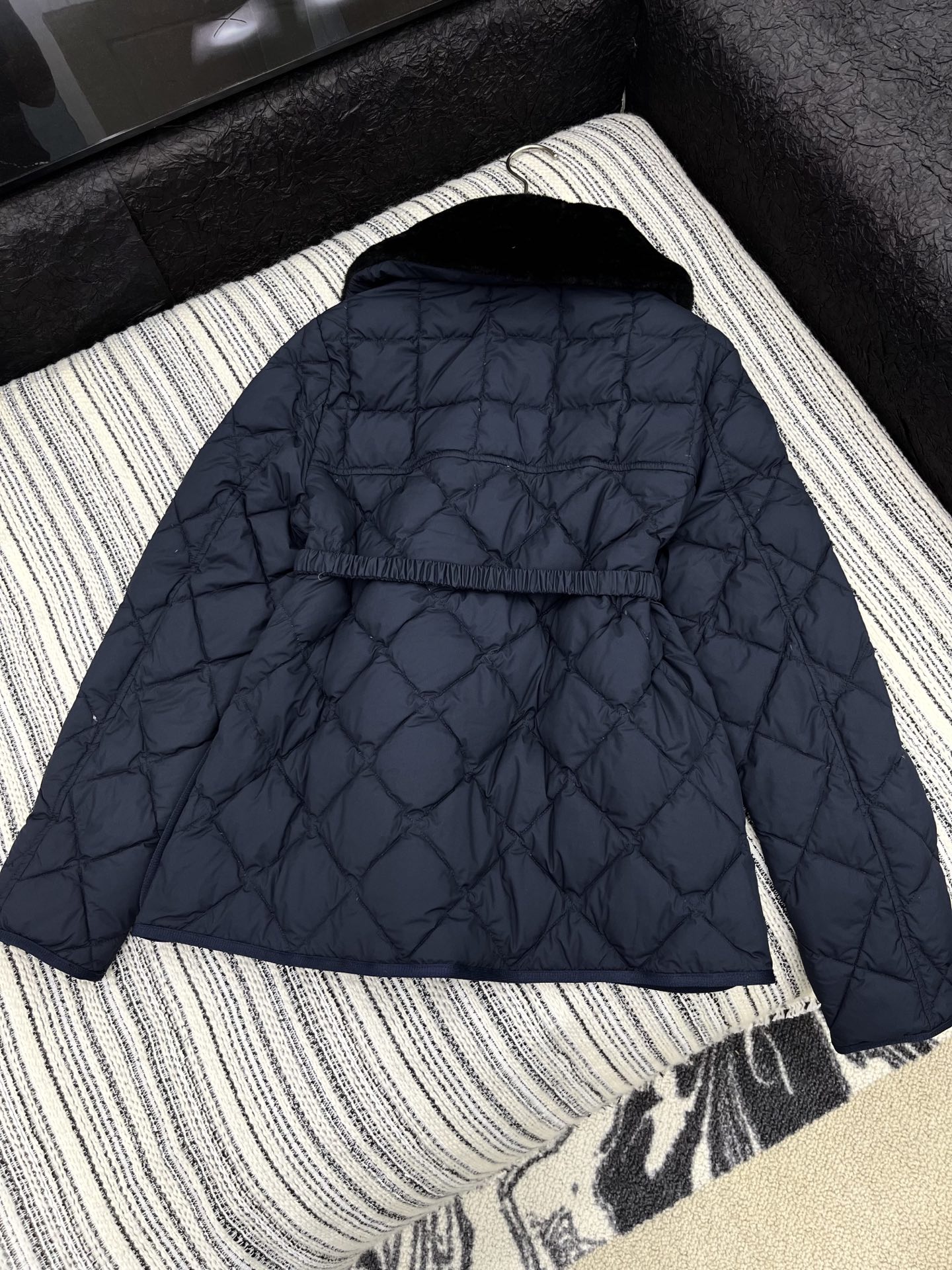 🛒𝐍𝐄𝐖 · 𝟐𝟎𝟐5/爆款现货

原单品质   Mon*｜25秋冬新品【配腰带】
代购爆款本季最好看的