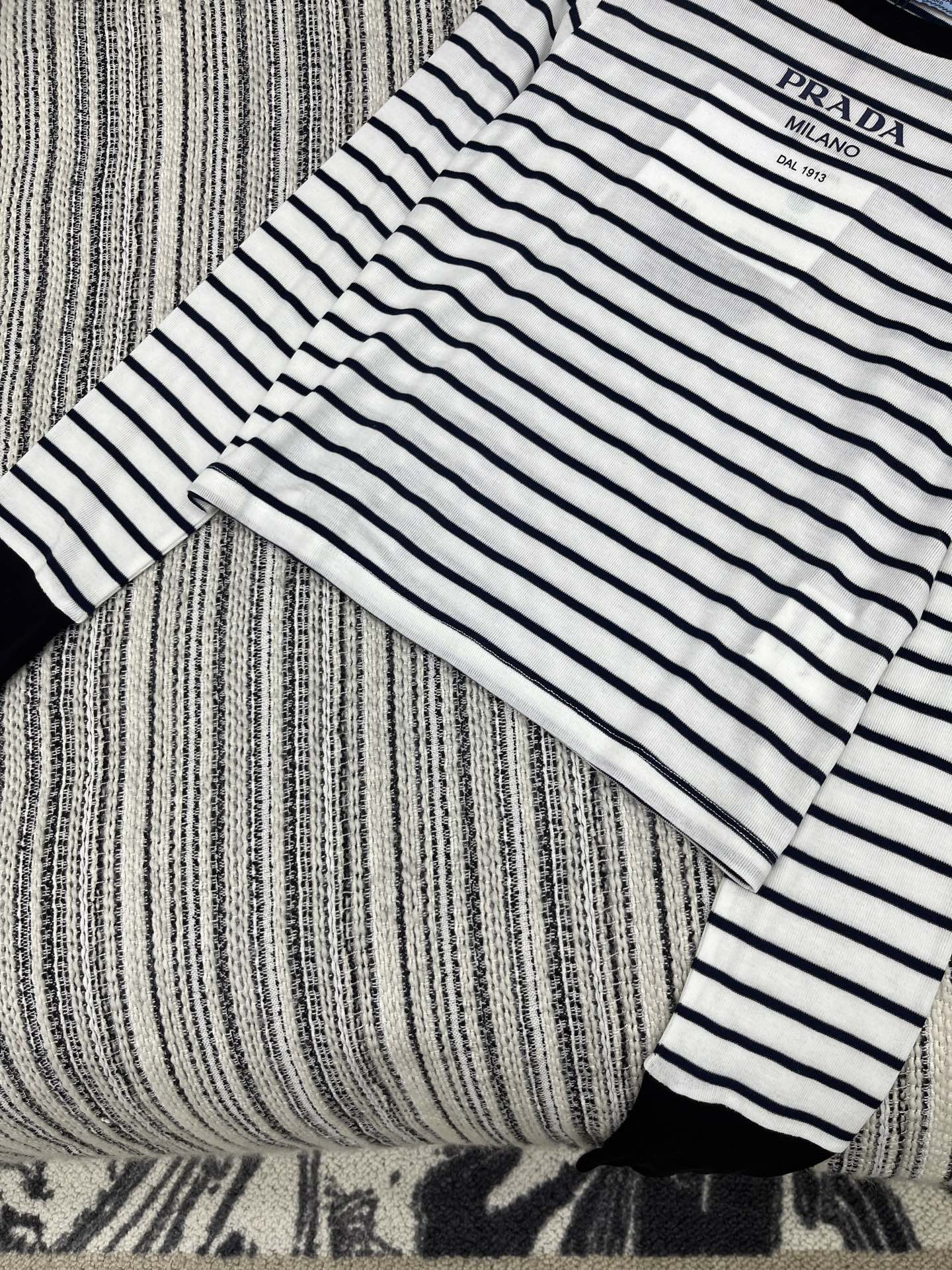 “2025 Prada Single-Rate Female Suit with Packaging: New Chromosomal Round Design and Twilight Stripes” - 图片 4