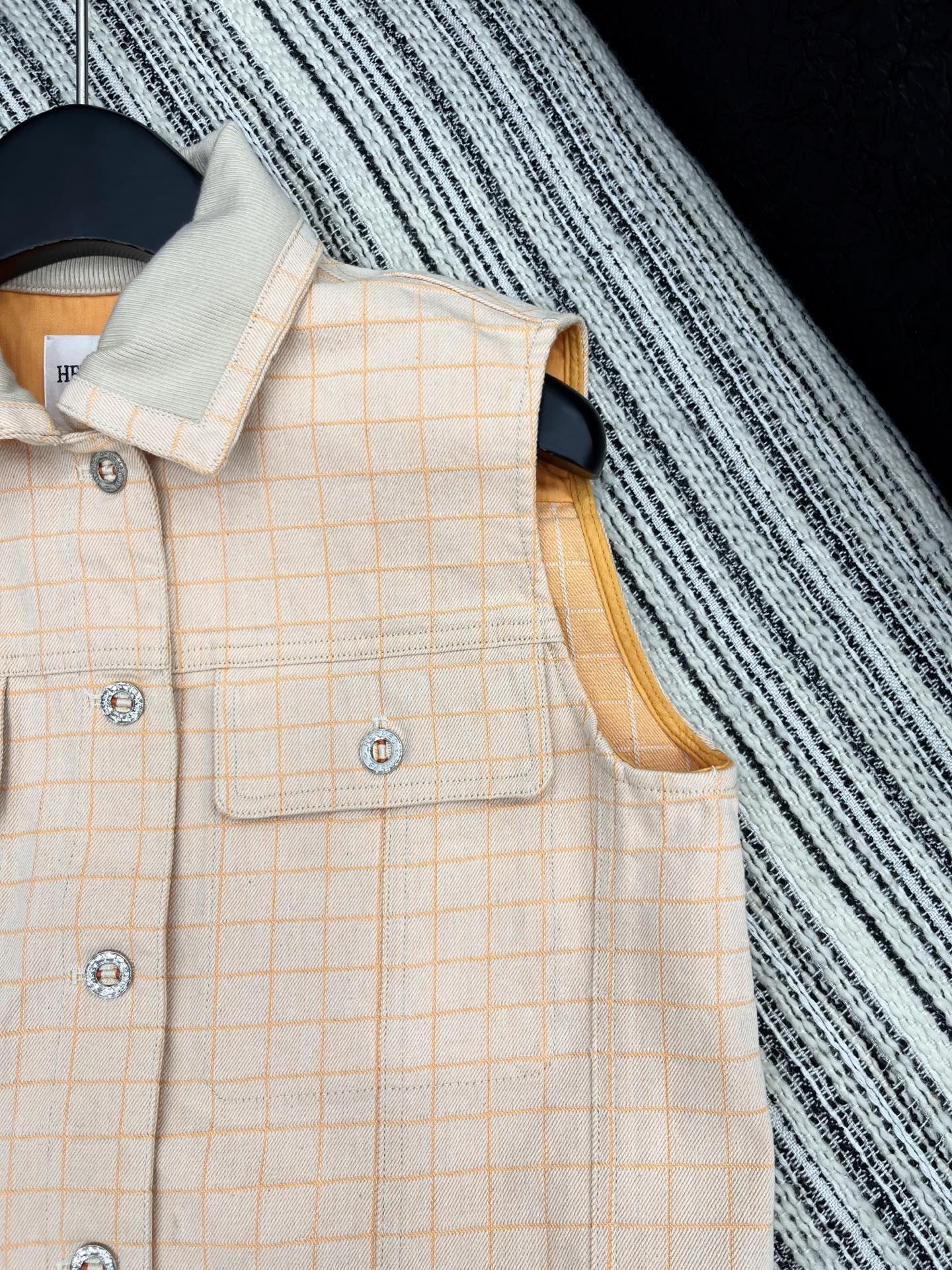 “Yellow Pig Nose-Printed Cowboy Vest Suit for Women 2025 Fashion Trend” - 图片 3