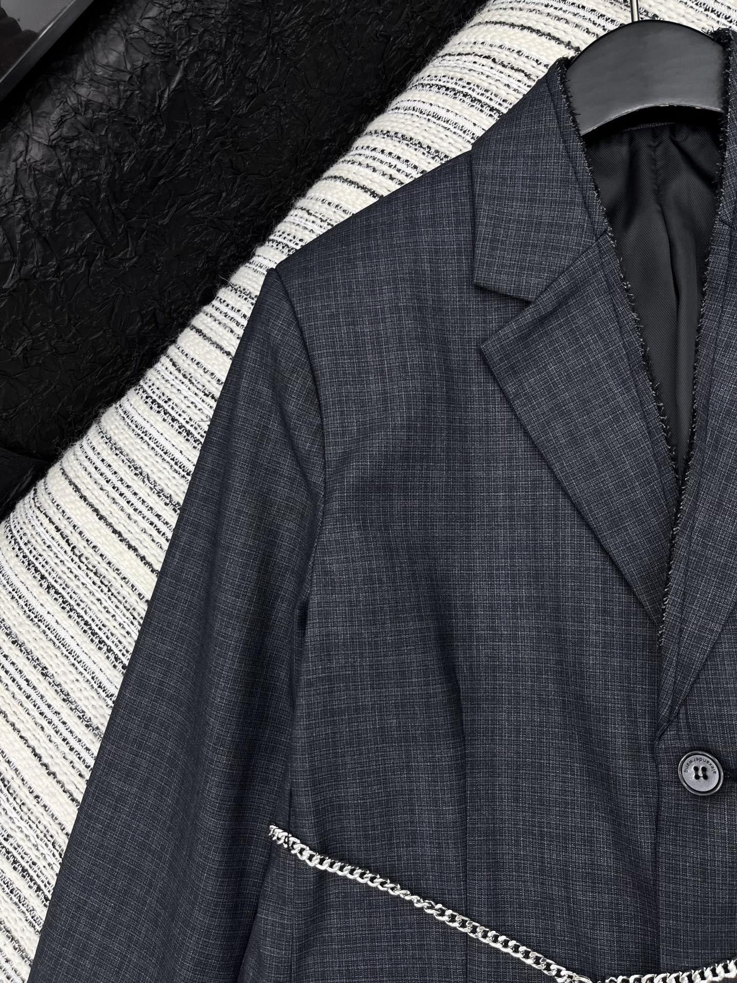 “2025 New Arrival Women’s Single-Breasted Suit with Classic Design and Modern Colors – Grid Pattern” - 图片 3