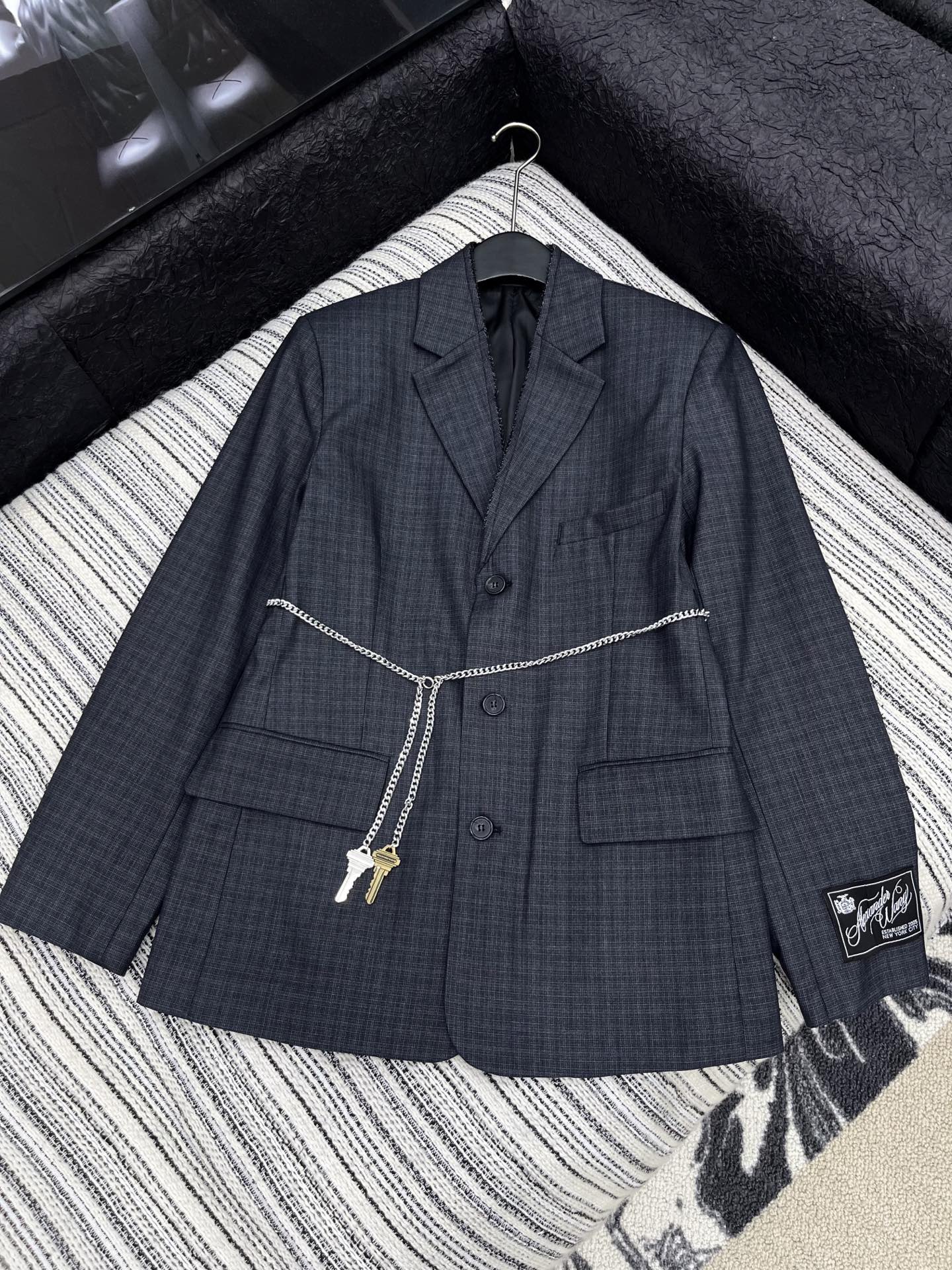 “2025 New Arrival Women’s Single-Breasted Suit with Classic Design and Modern Colors – Grid Pattern” - 图片 1