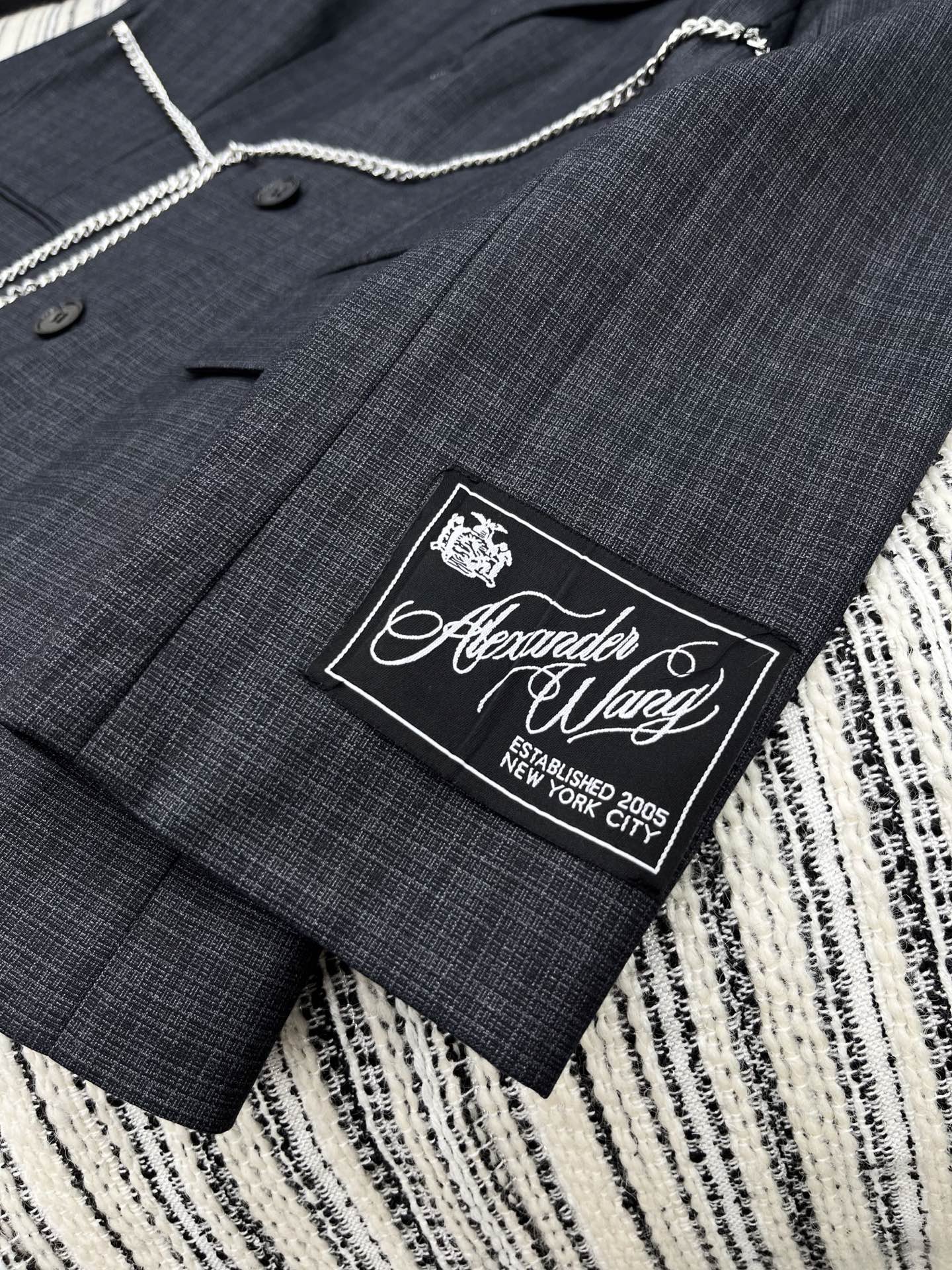 “2025 New Arrival Women’s Single-Breasted Suit with Classic Design and Modern Colors – Grid Pattern” - 图片 5
