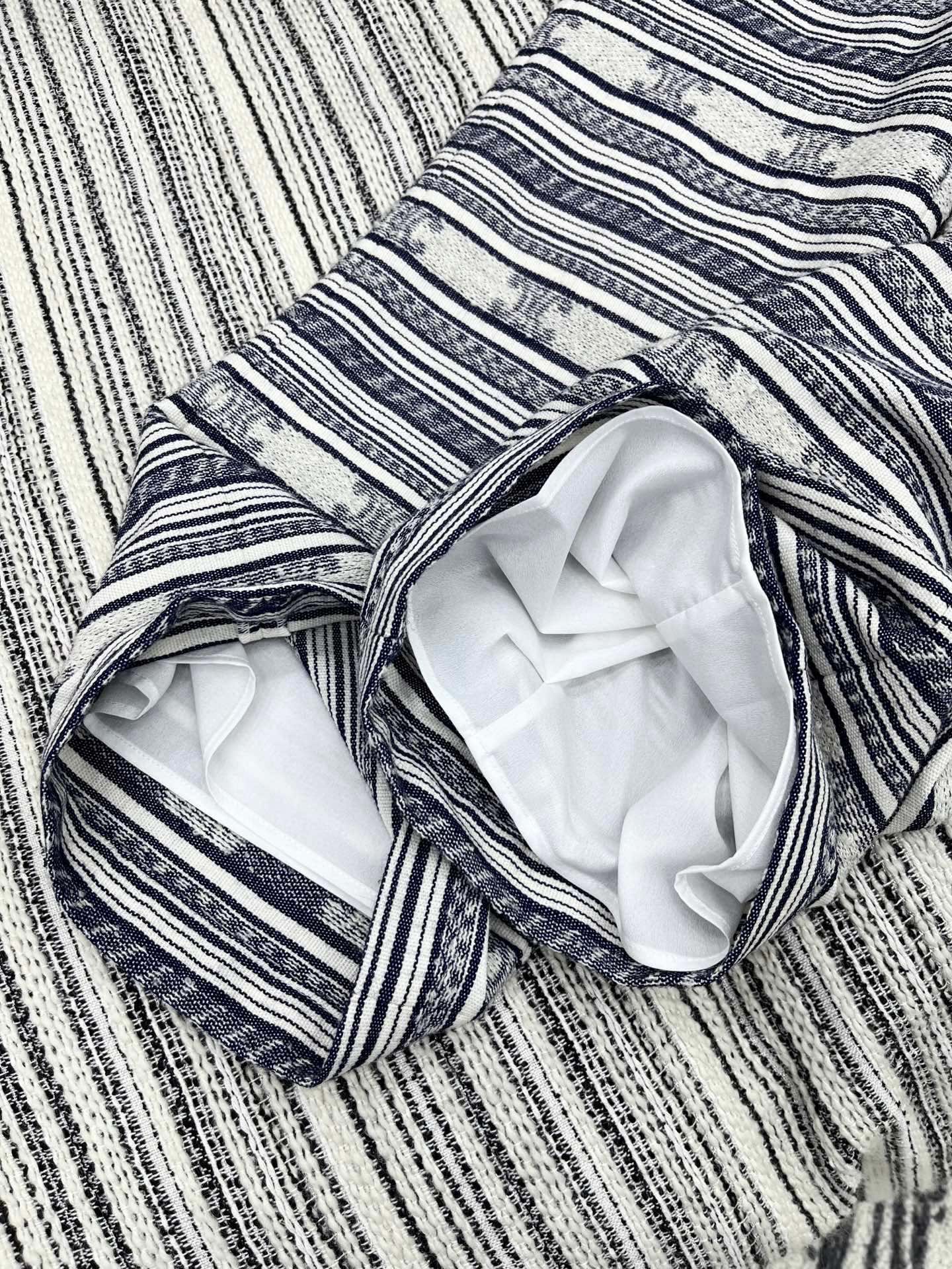 Title: “P840 High-End Clothing Collection 2025 – Striped Vests and Pants, One-Size Dress” Summary: New exclusive P840 collection featuring striped vests, one-size - 图片 5