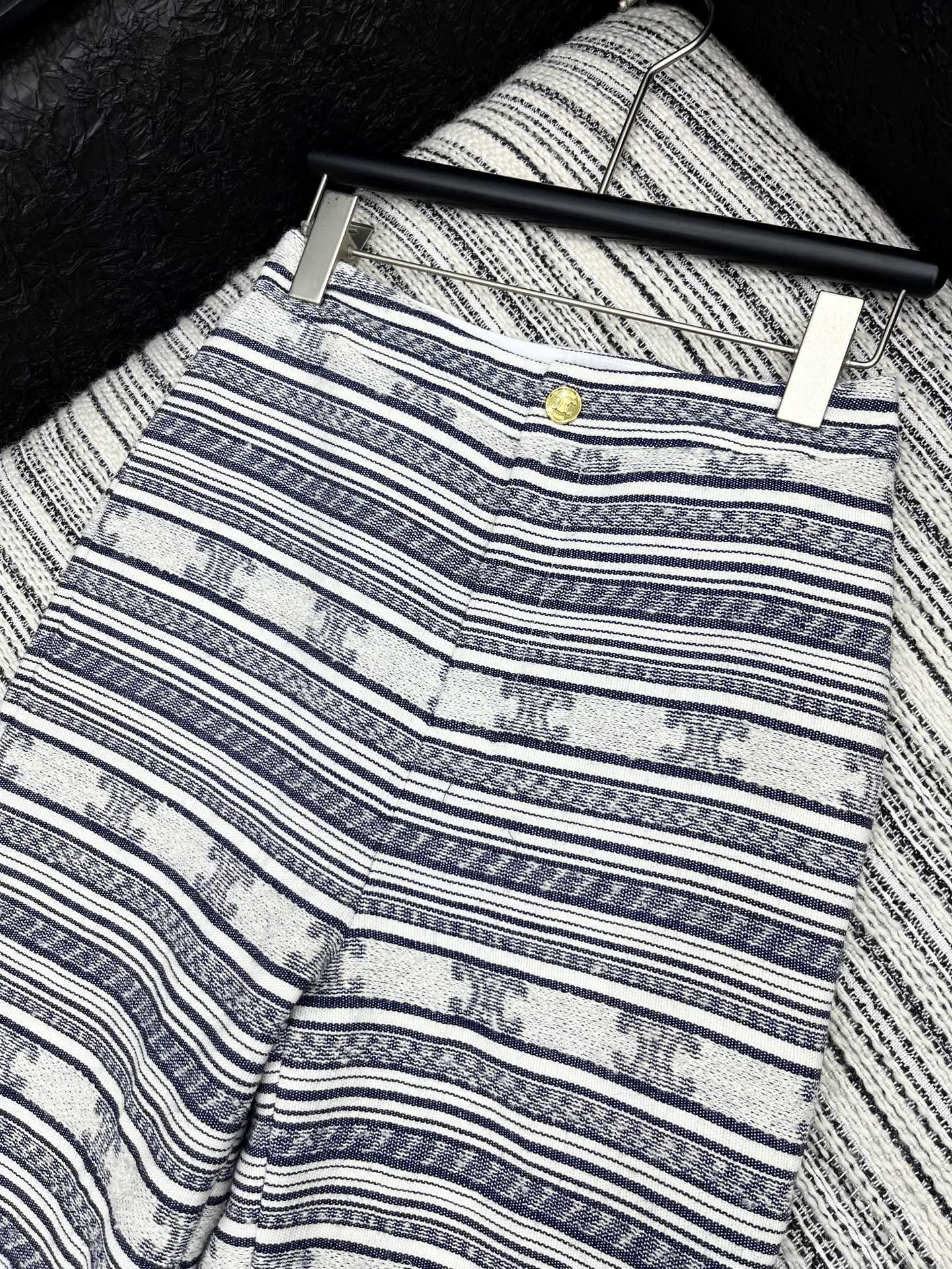 Title: “P840 High-End Clothing Collection 2025 – Striped Vests and Pants, One-Size Dress” Summary: New exclusive P840 collection featuring striped vests, one-size - 图片 2