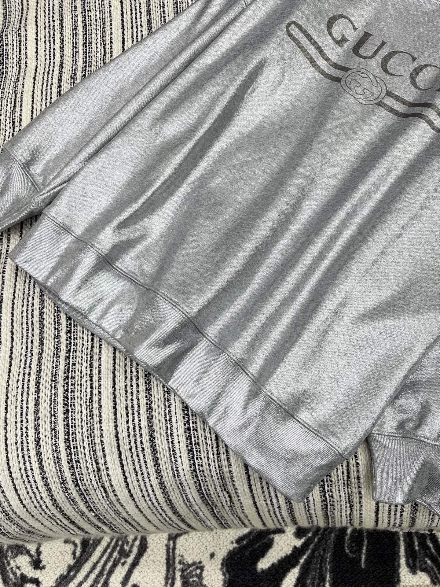 “2025 Gucci Autumn Classic Silver Women’s Suit with Loose Fit and Comfortable Design” - 图片 4