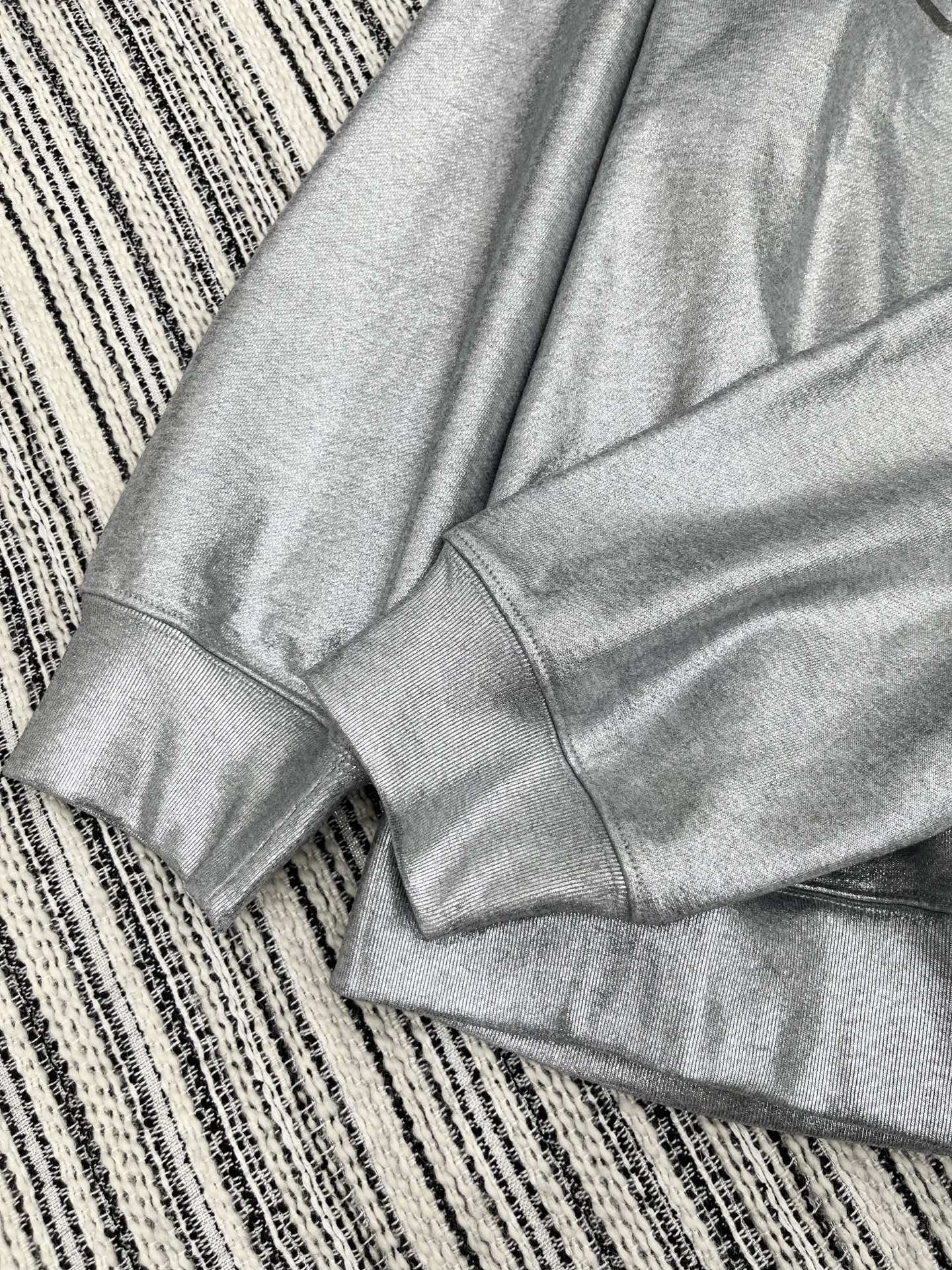 “2025 Gucci Autumn Classic Silver Women’s Suit with Loose Fit and Comfortable Design” - 图片 5