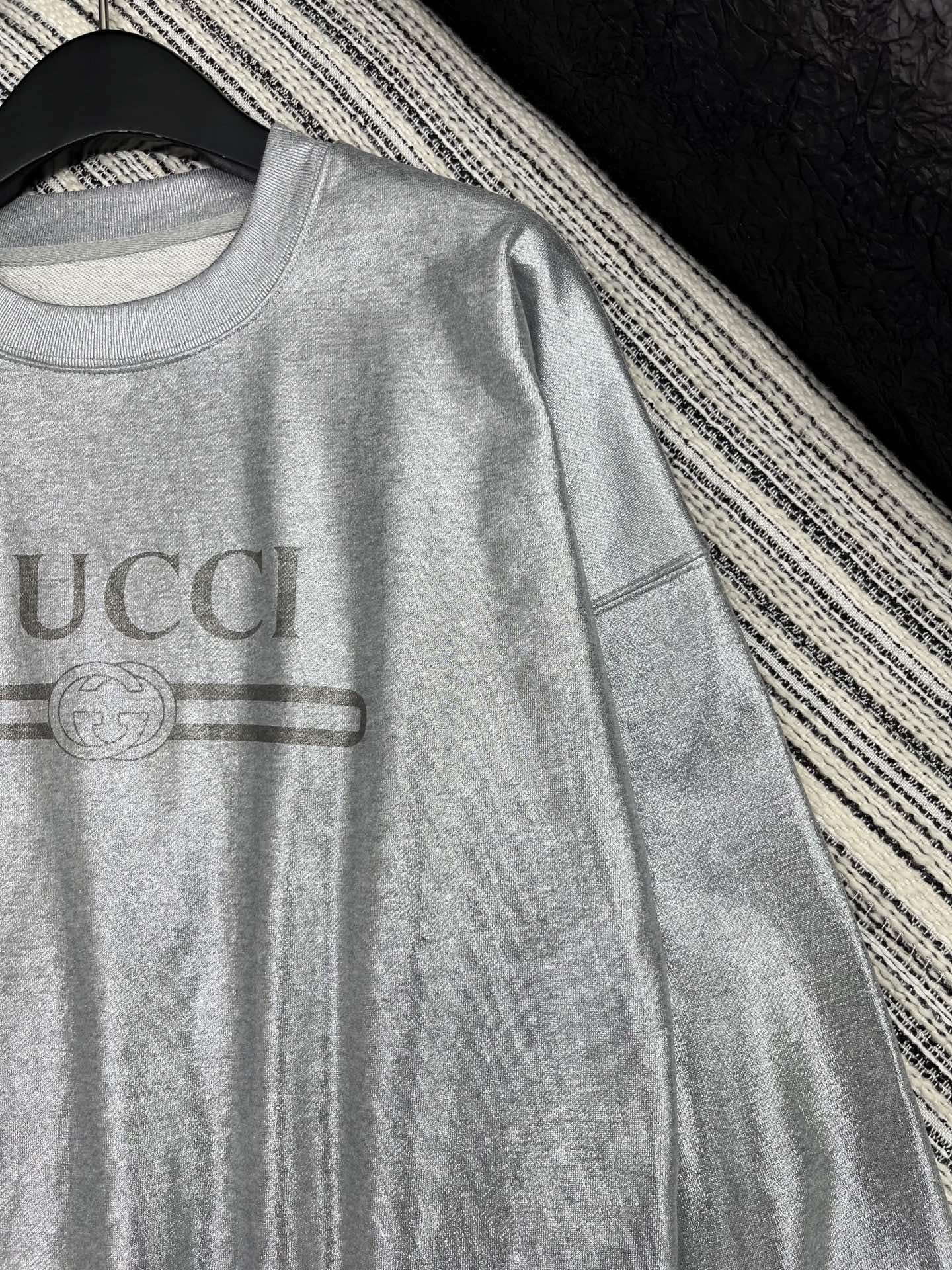 “2025 Gucci Autumn Classic Silver Women’s Suit with Loose Fit and Comfortable Design” - 图片 3