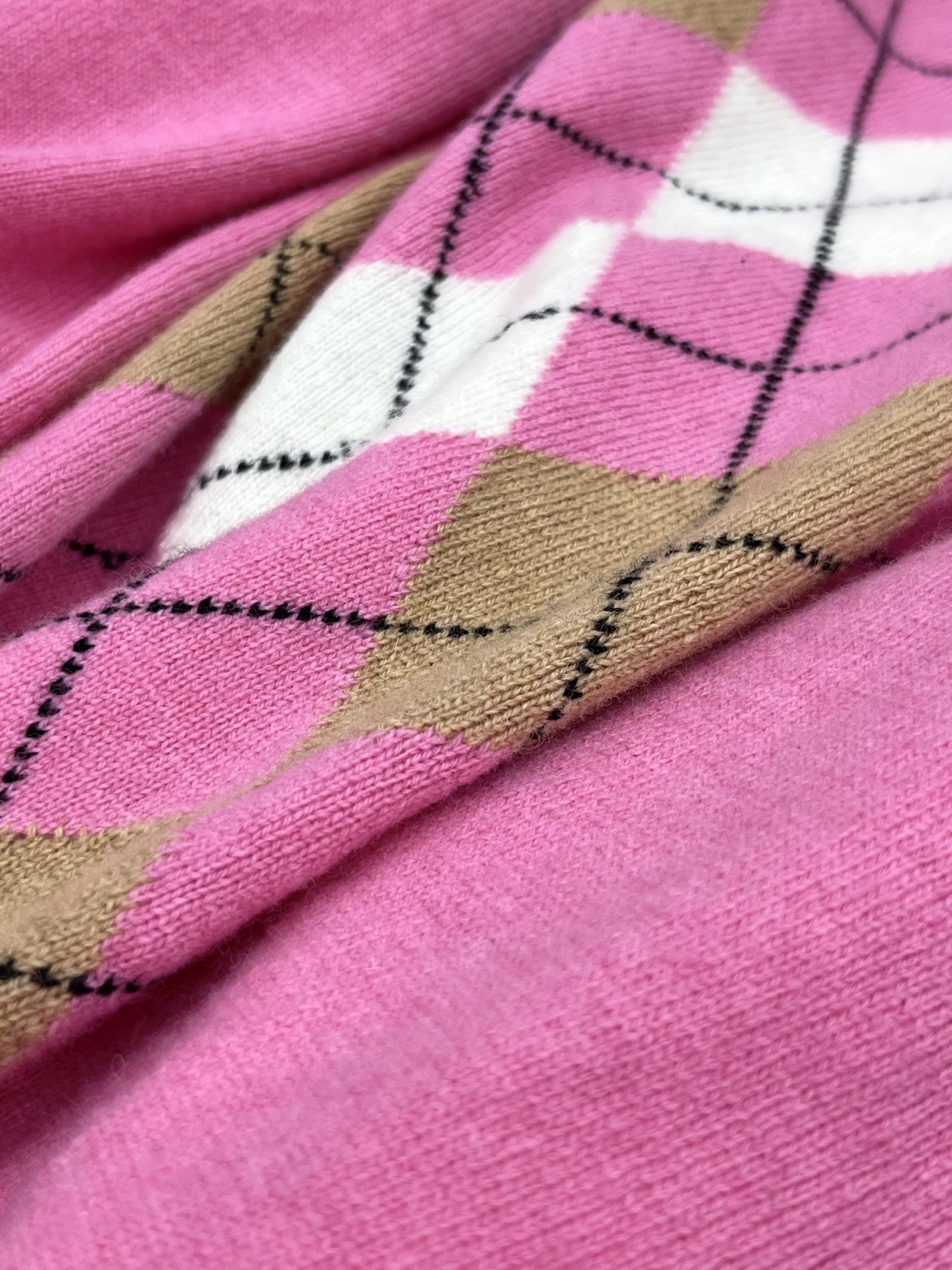 🛒𝐍𝐄𝐖 · 𝟐𝟎𝟐5/爆款现货

【原版定制】𝐌𝐢𝐮𝐌𝐢*｜25新款提花字母菱格针织衫

秋意渐浓的氛